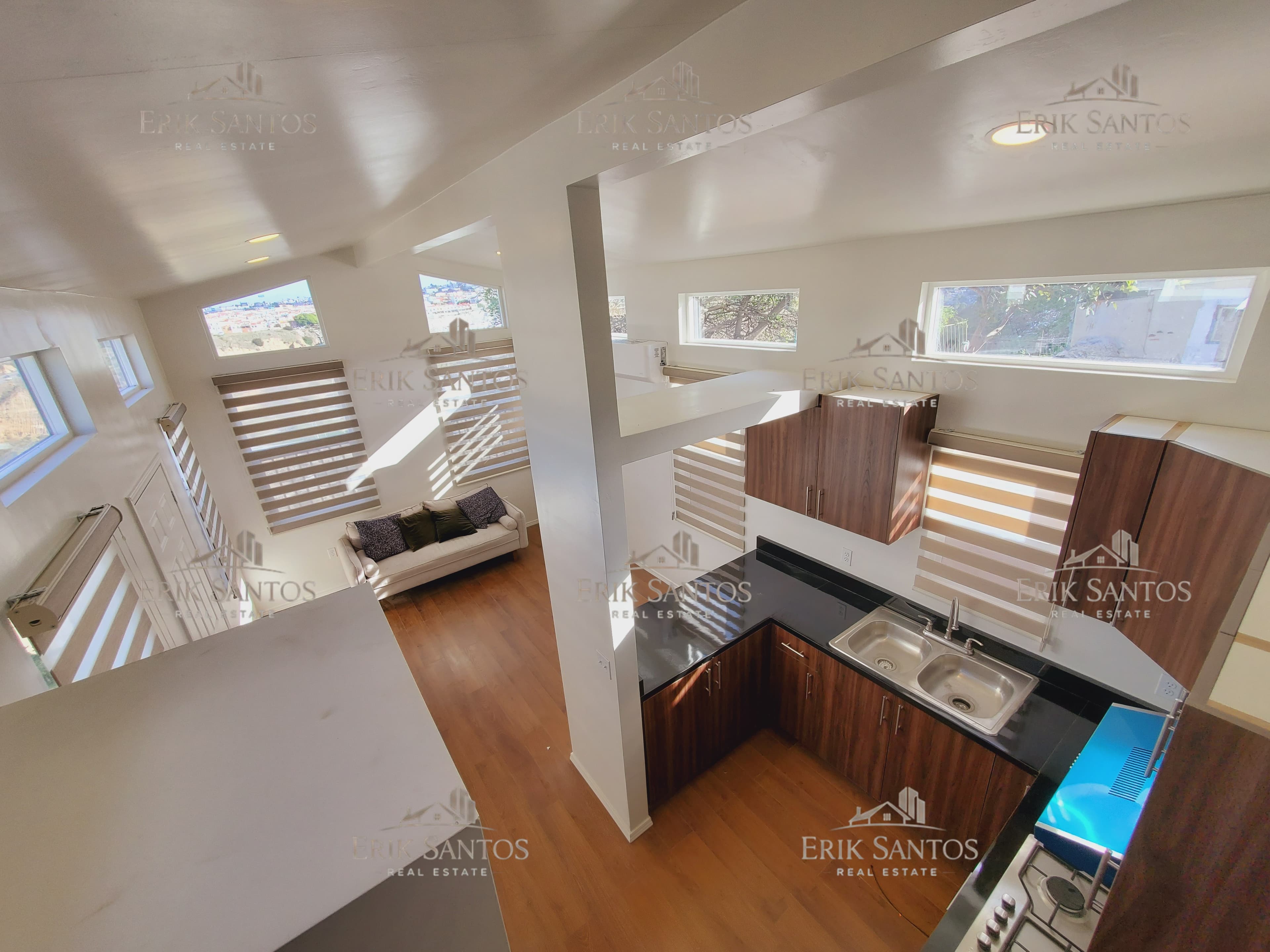 Casa "EN RENTA SEMI ACONDICIONADA" en el fracc. El Mirador