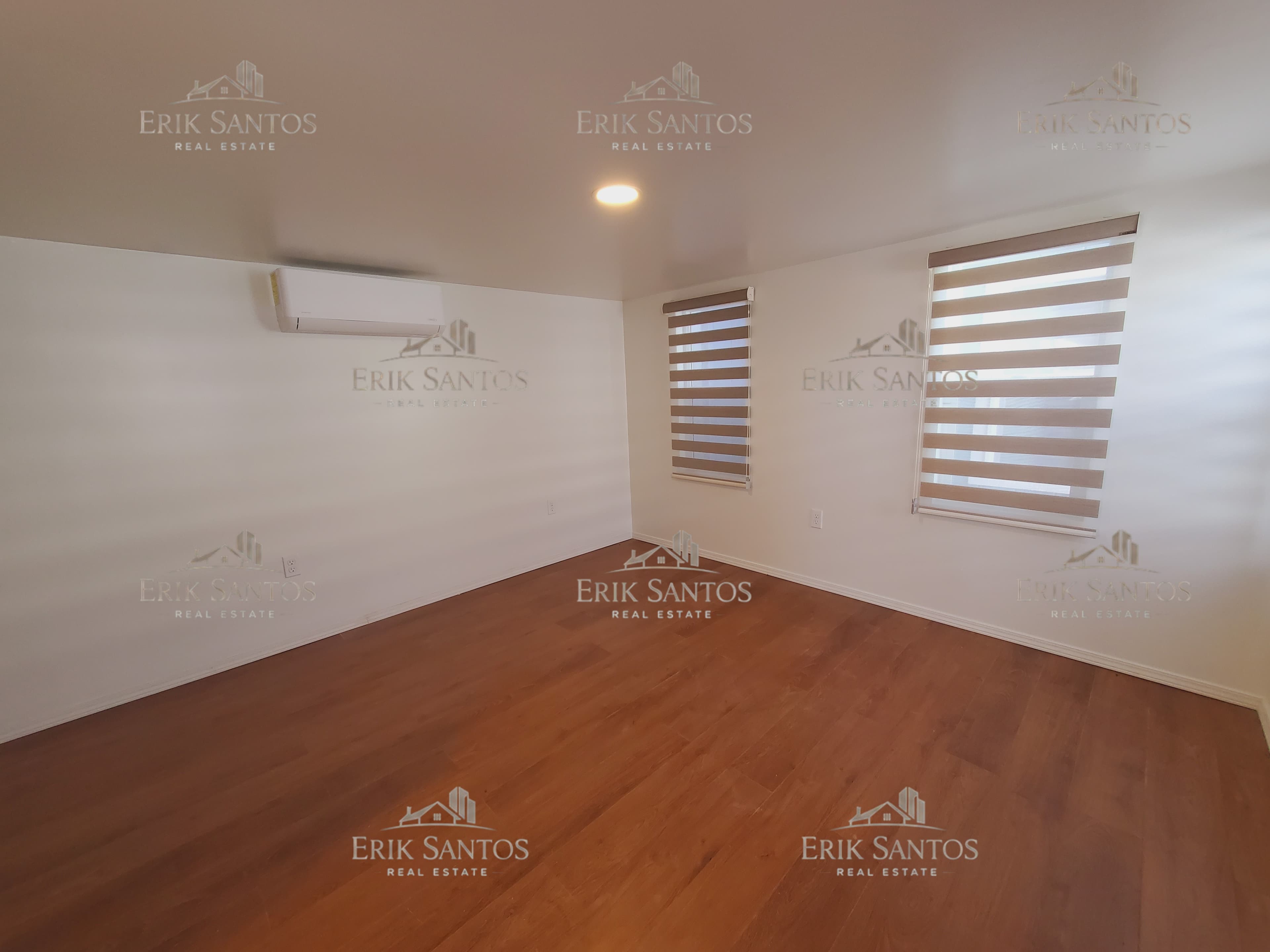 Casa "EN RENTA SEMI ACONDICIONADA" en el fracc. El Mirador