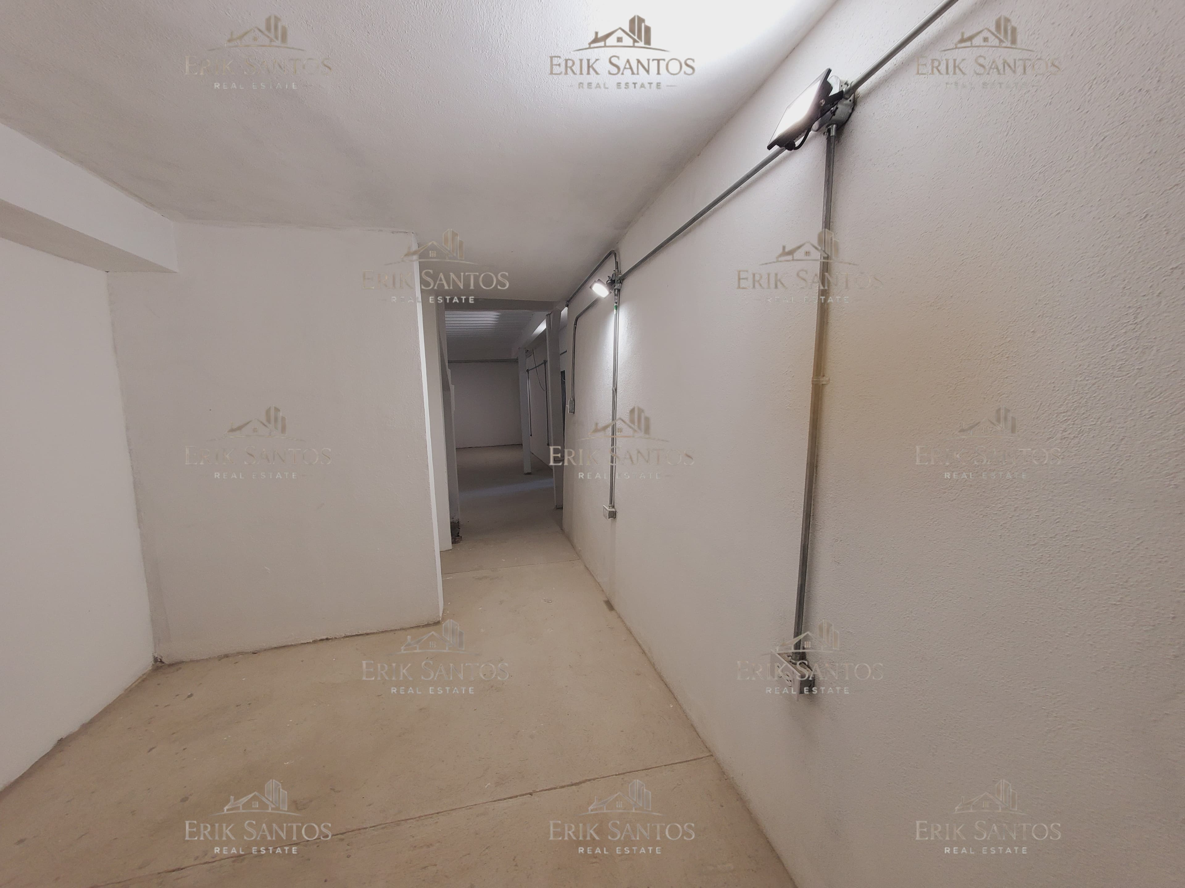 Bodega comercial "NUEVA EN RENTA" en Col. Libertad 290M2