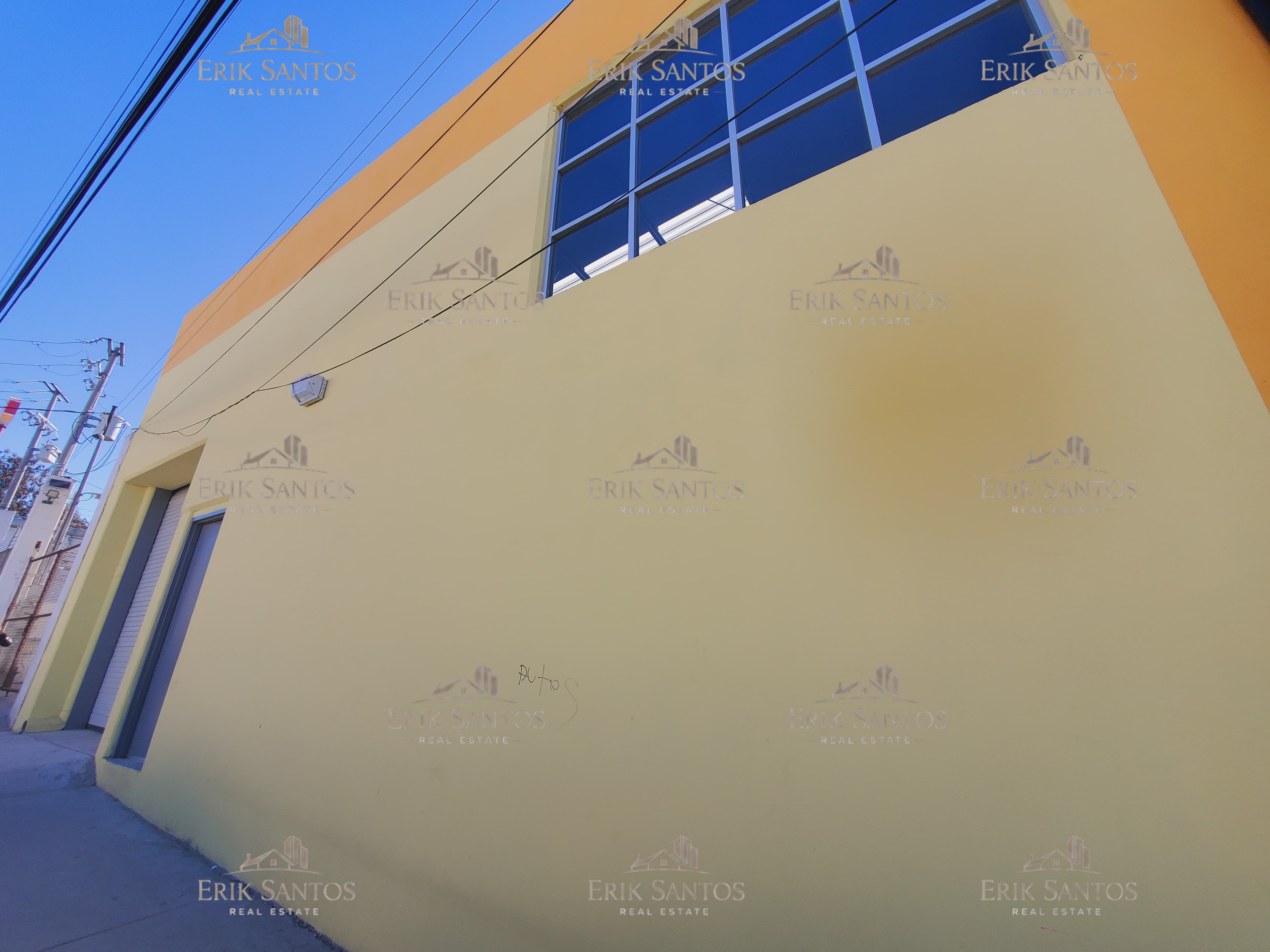 Bodega comercial "NUEVA EN RENTA" en Col. Libertad 290M2