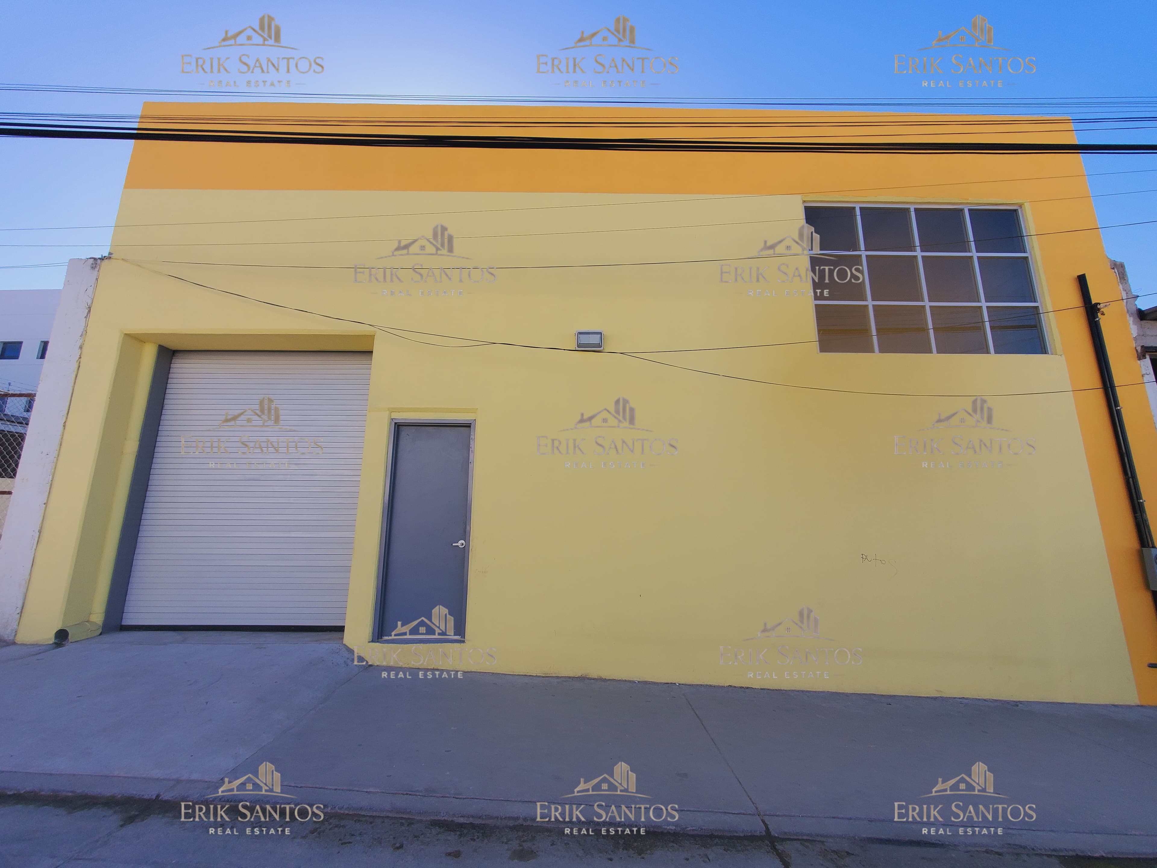 Bodega comercial "NUEVA EN RENTA" en Col. Libertad 290M2