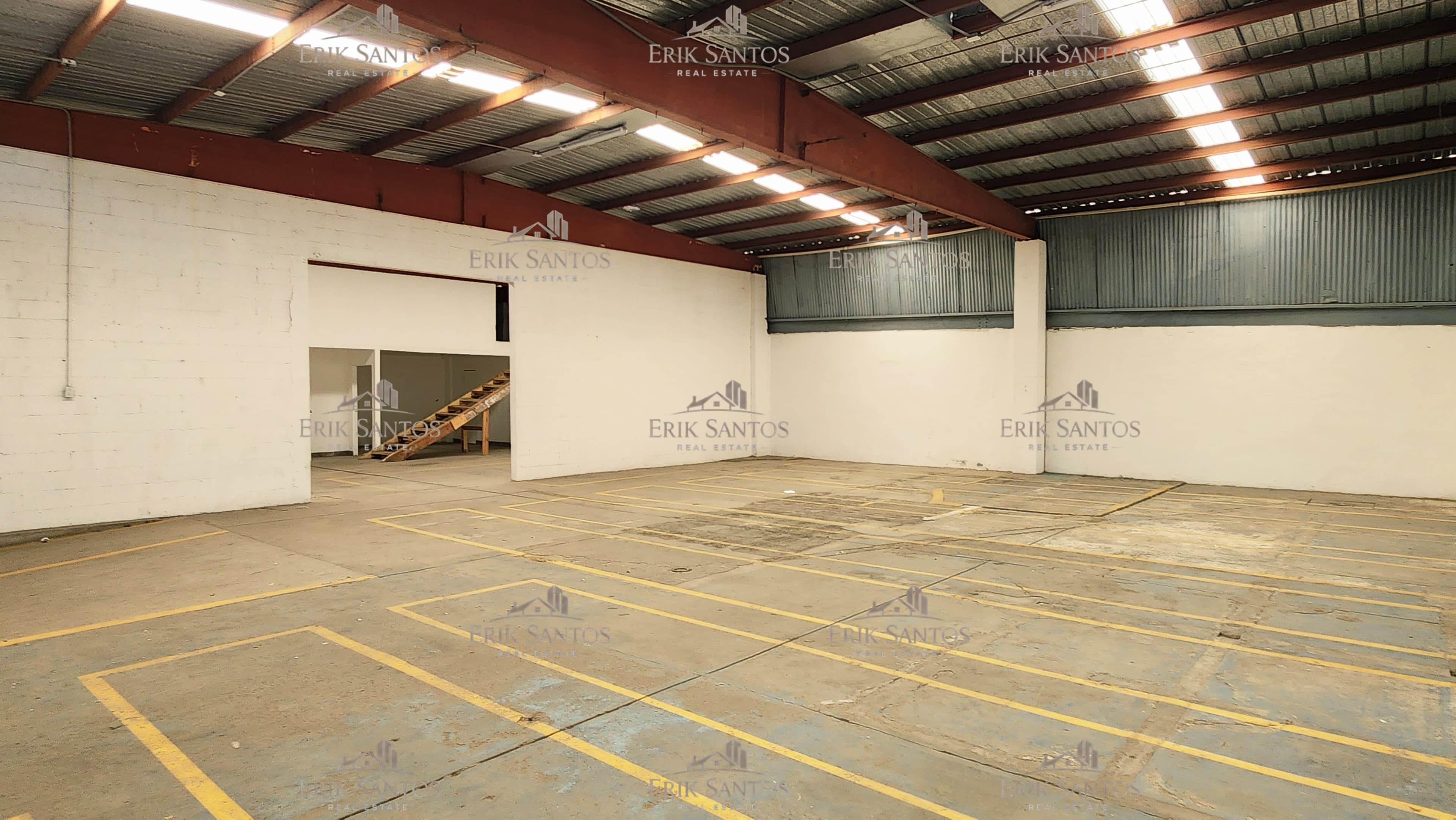 Bodega comercial "EN RENTA" en Col. Libertad 330M2