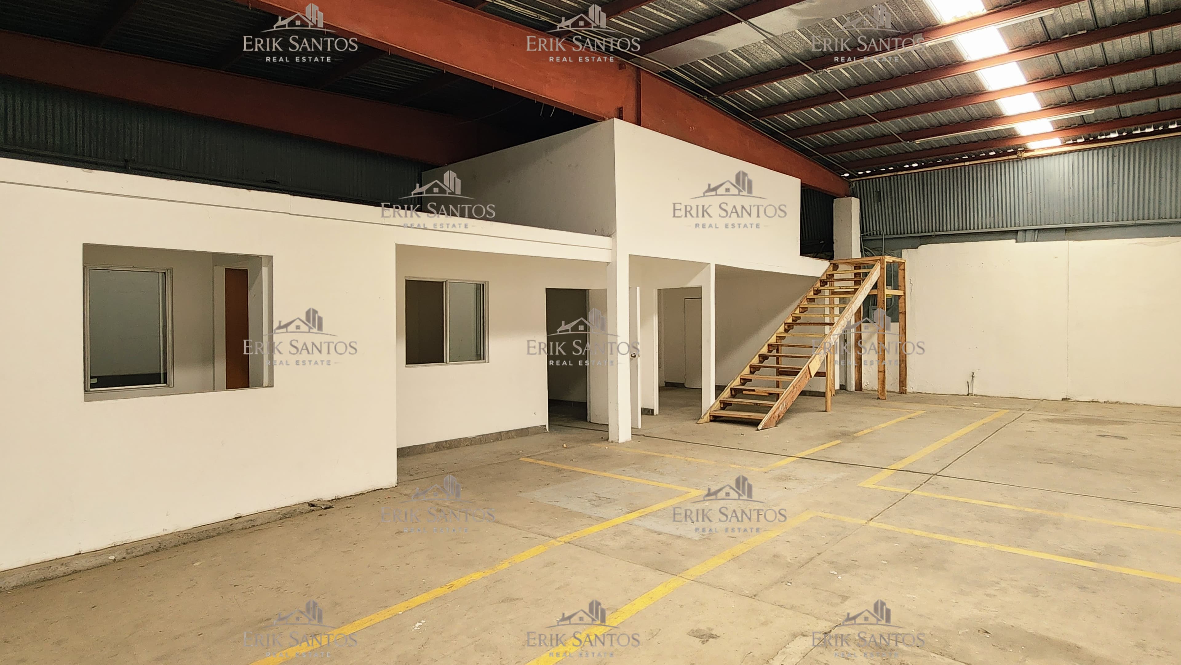 Bodega comercial "EN RENTA" en Col. Libertad 330M2