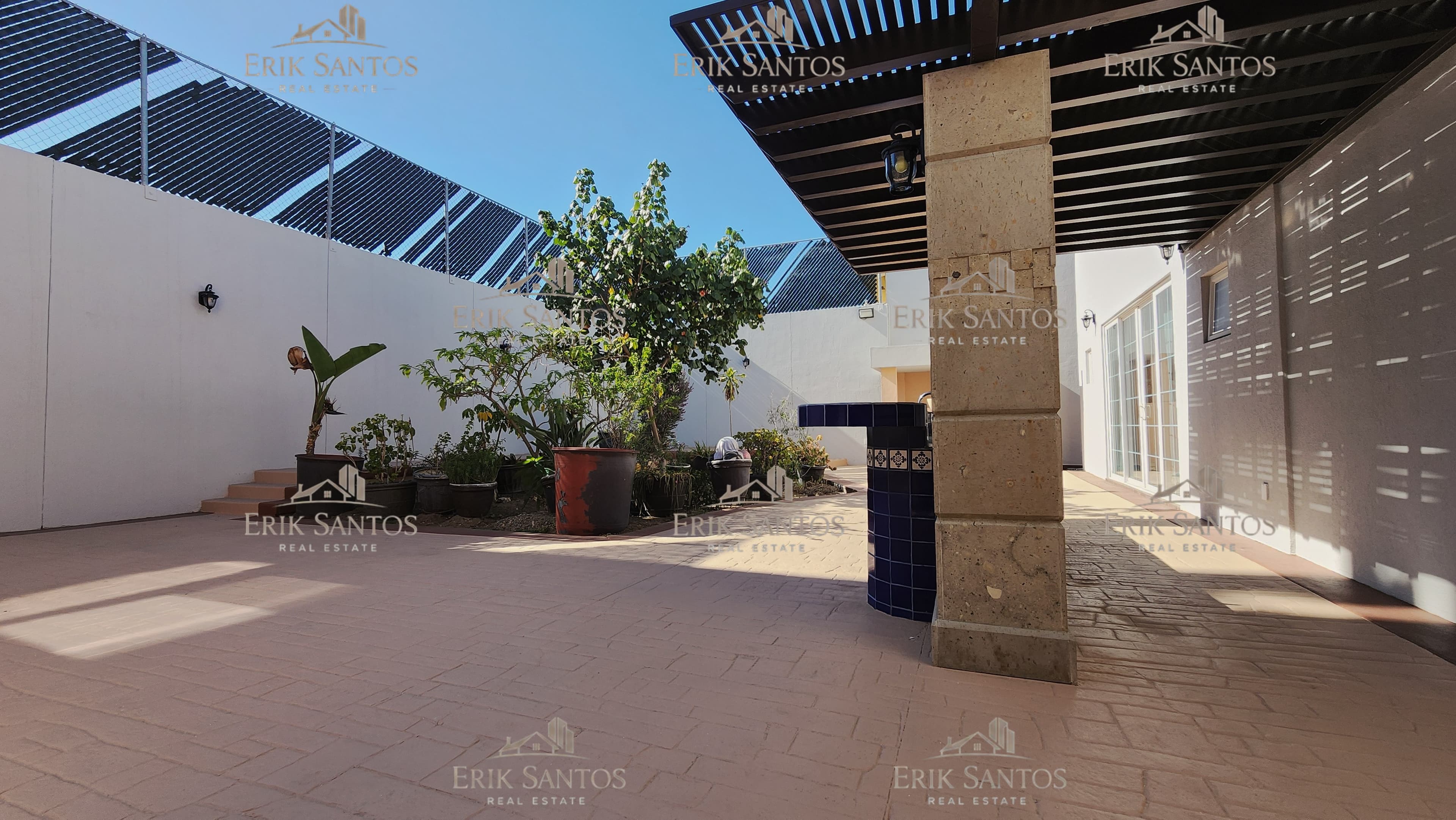 Extraordinaria "CASA EN VENTA" en el fracc. Las Palmas dentro de la ZONA DORADA de Tijuana