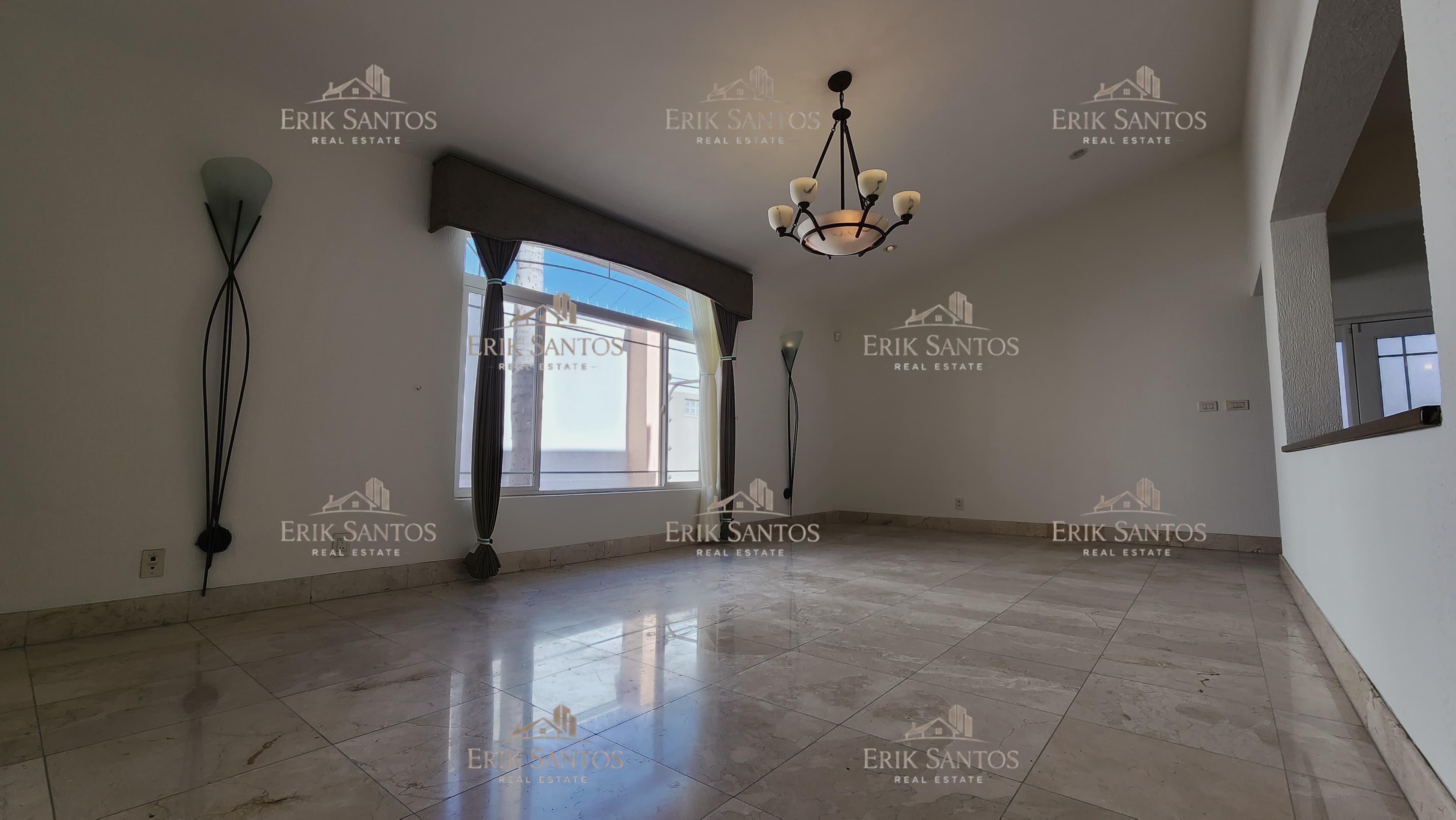 Extraordinaria "CASA EN VENTA" en el fracc. Las Palmas dentro de la ZONA DORADA de Tijuana