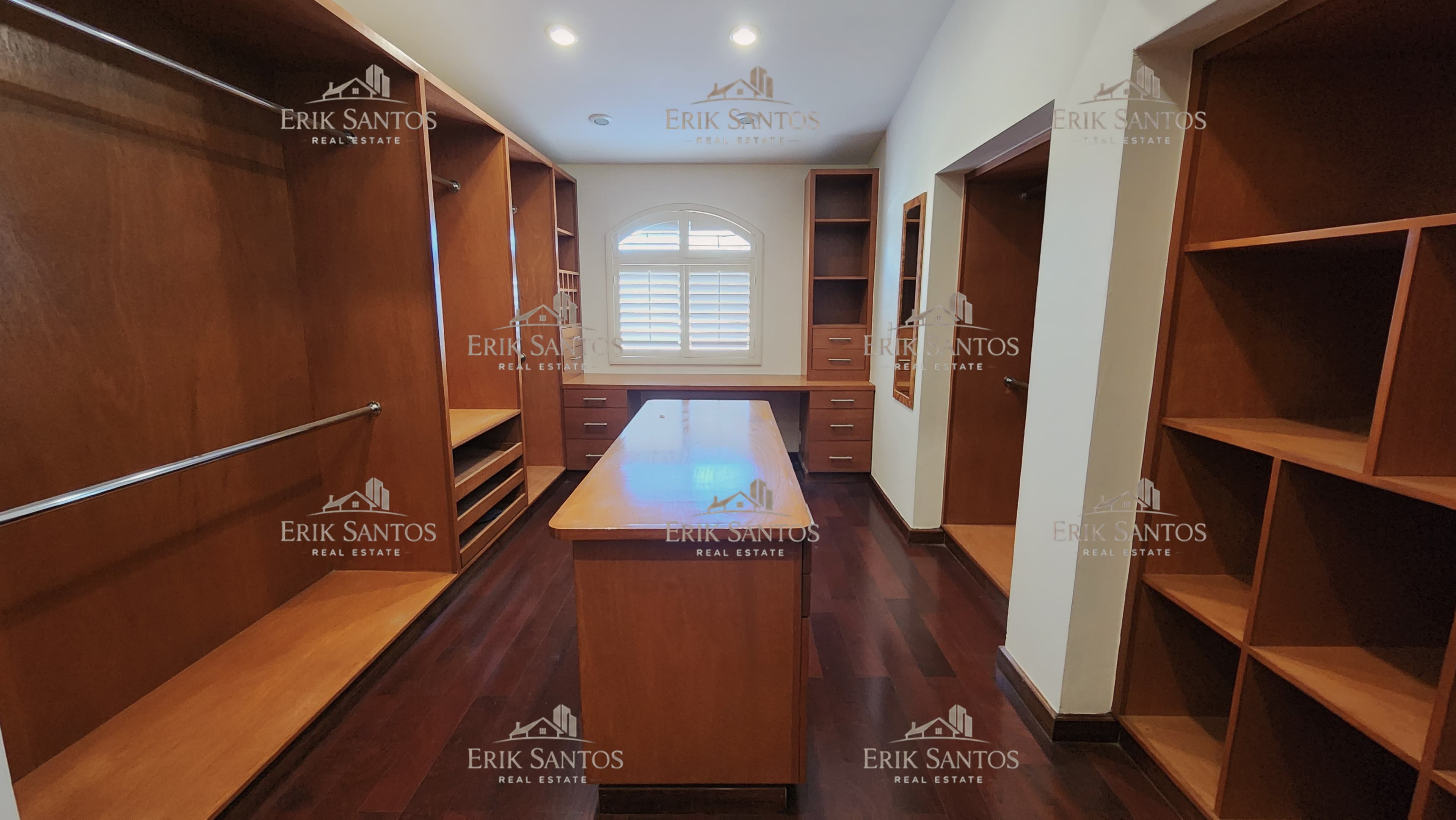 Extraordinaria "CASA EN VENTA" en el fracc. Las Palmas dentro de la ZONA DORADA de Tijuana