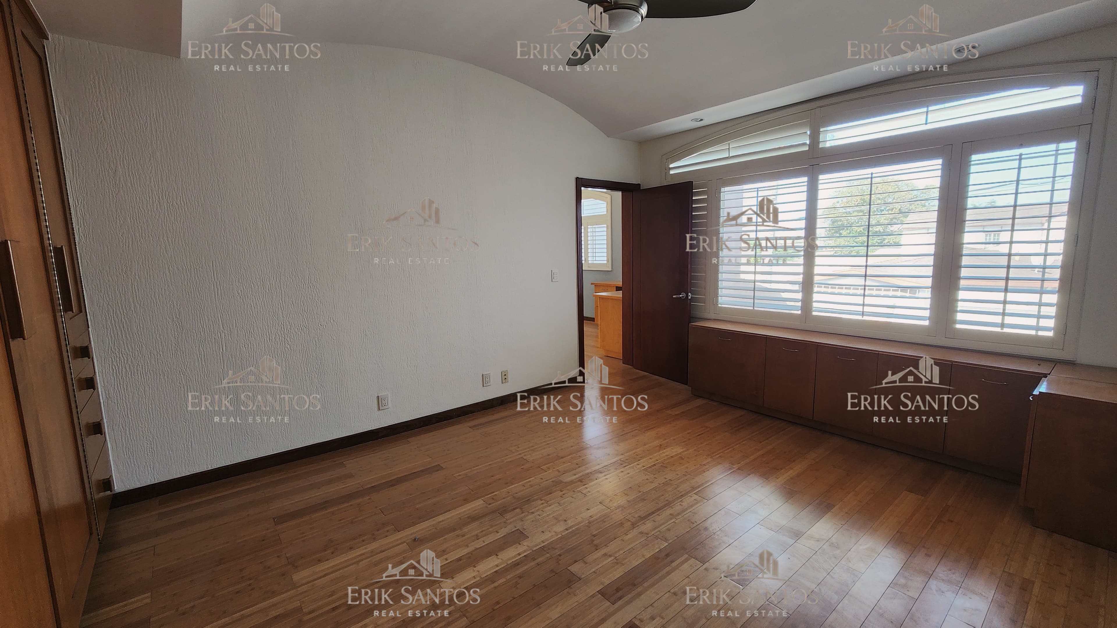 Extraordinaria "CASA EN VENTA" en el fracc. Las Palmas dentro de la ZONA DORADA de Tijuana