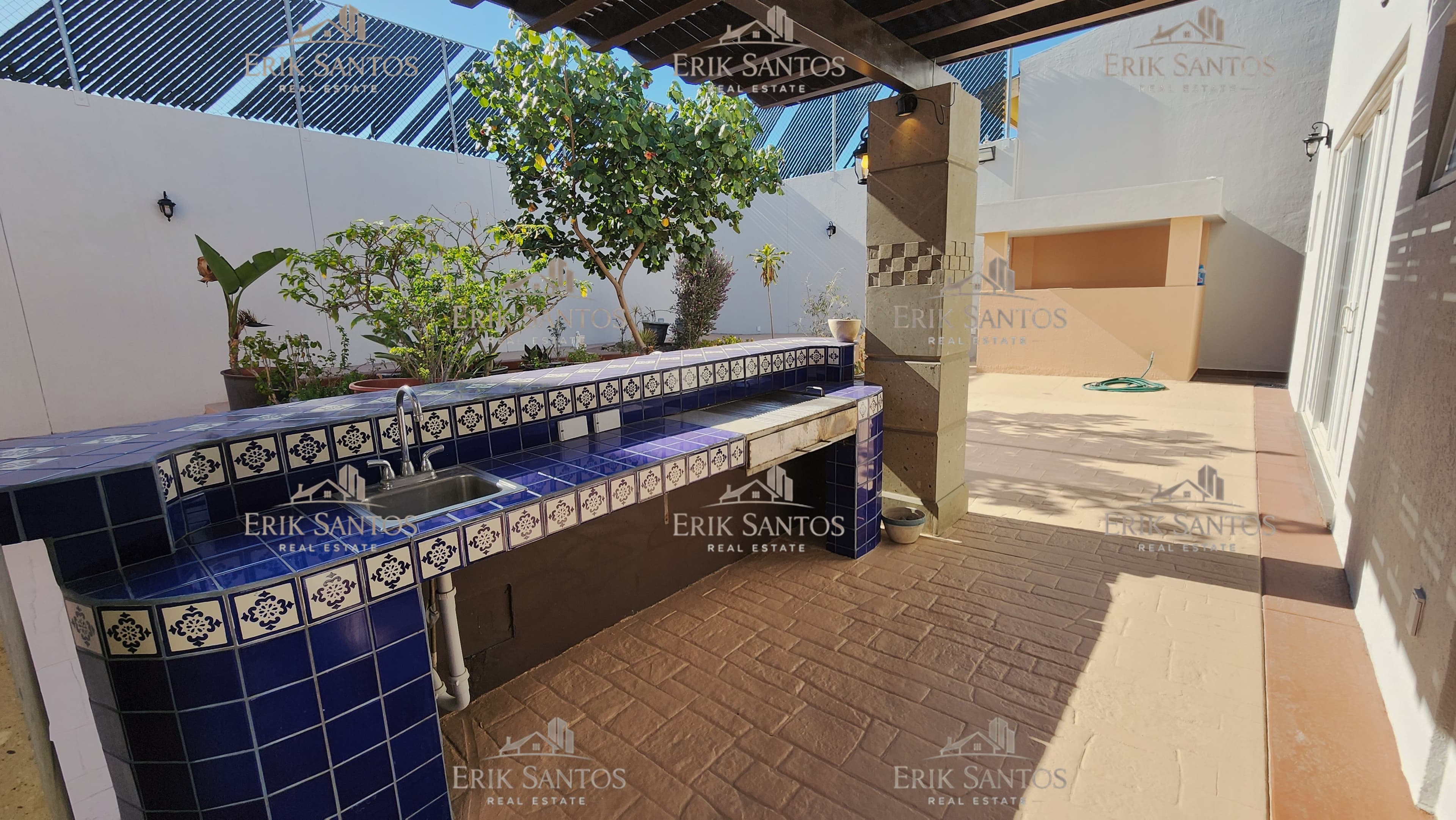 Extraordinaria "CASA EN VENTA" en el fracc. Las Palmas dentro de la ZONA DORADA de Tijuana