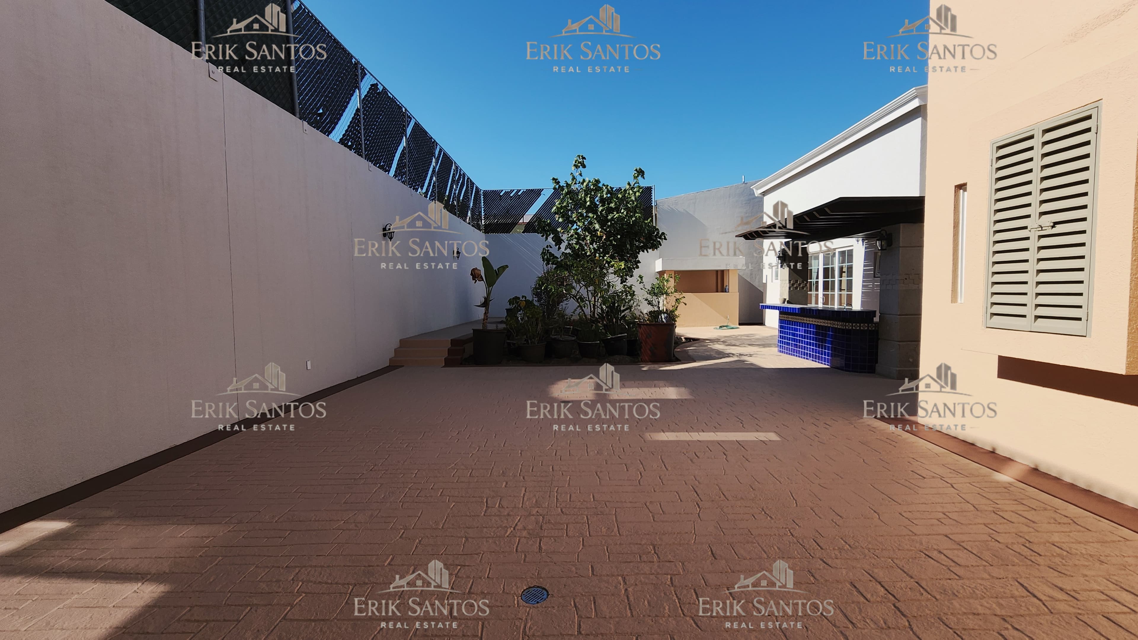 Extraordinaria "CASA EN VENTA" en el fracc. Las Palmas dentro de la ZONA DORADA de Tijuana