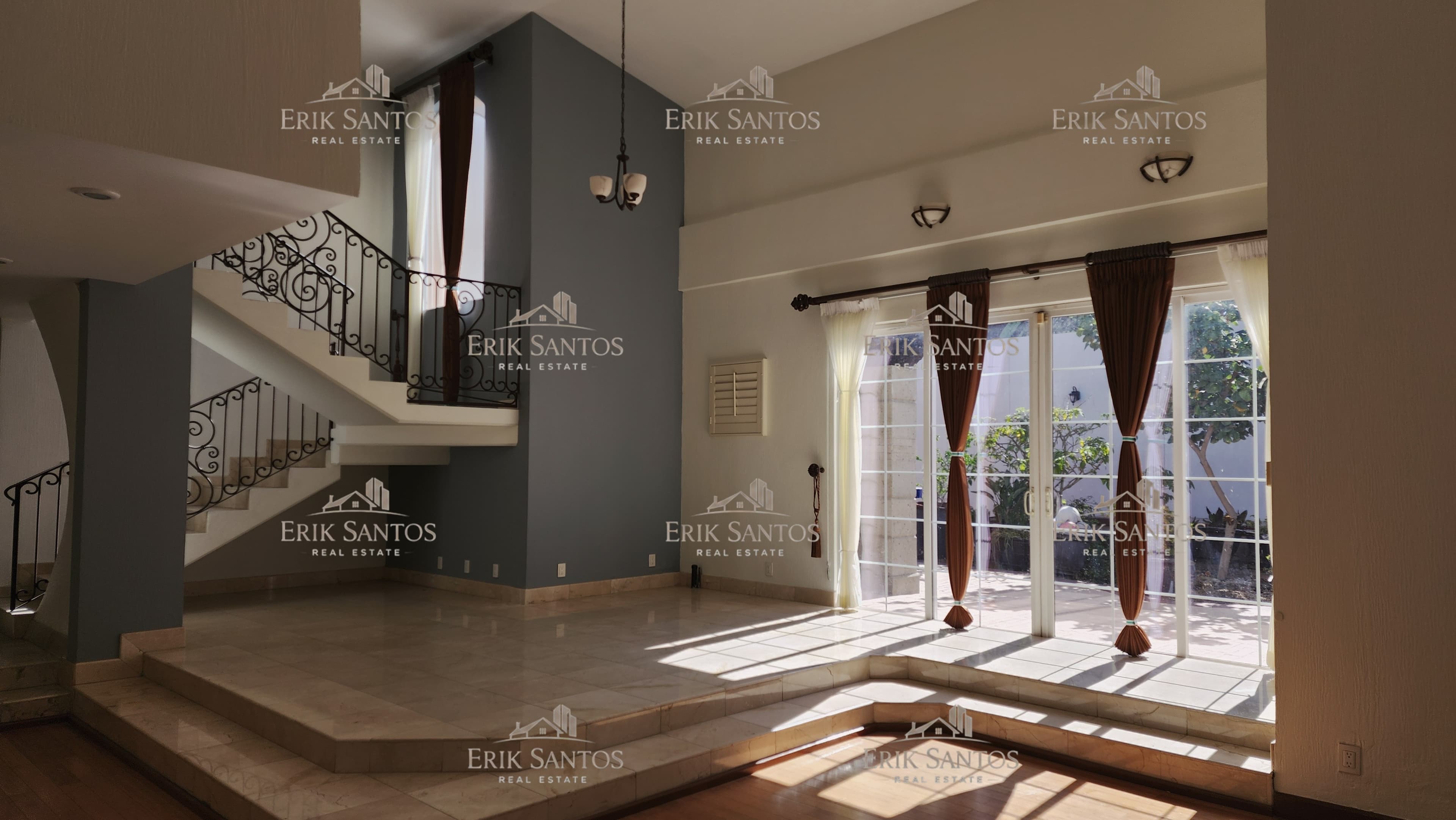 Extraordinaria "CASA EN VENTA" en el fracc. Las Palmas dentro de la ZONA DORADA de Tijuana