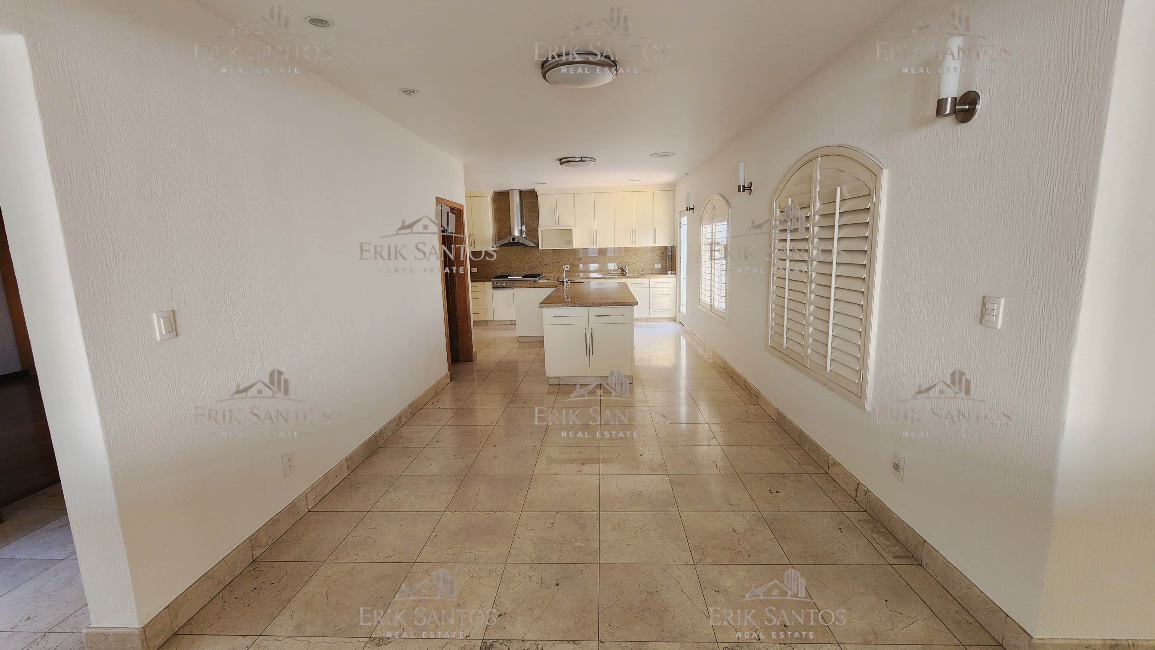 Extraordinaria "CASA EN VENTA" en el fracc. Las Palmas dentro de la ZONA DORADA de Tijuana