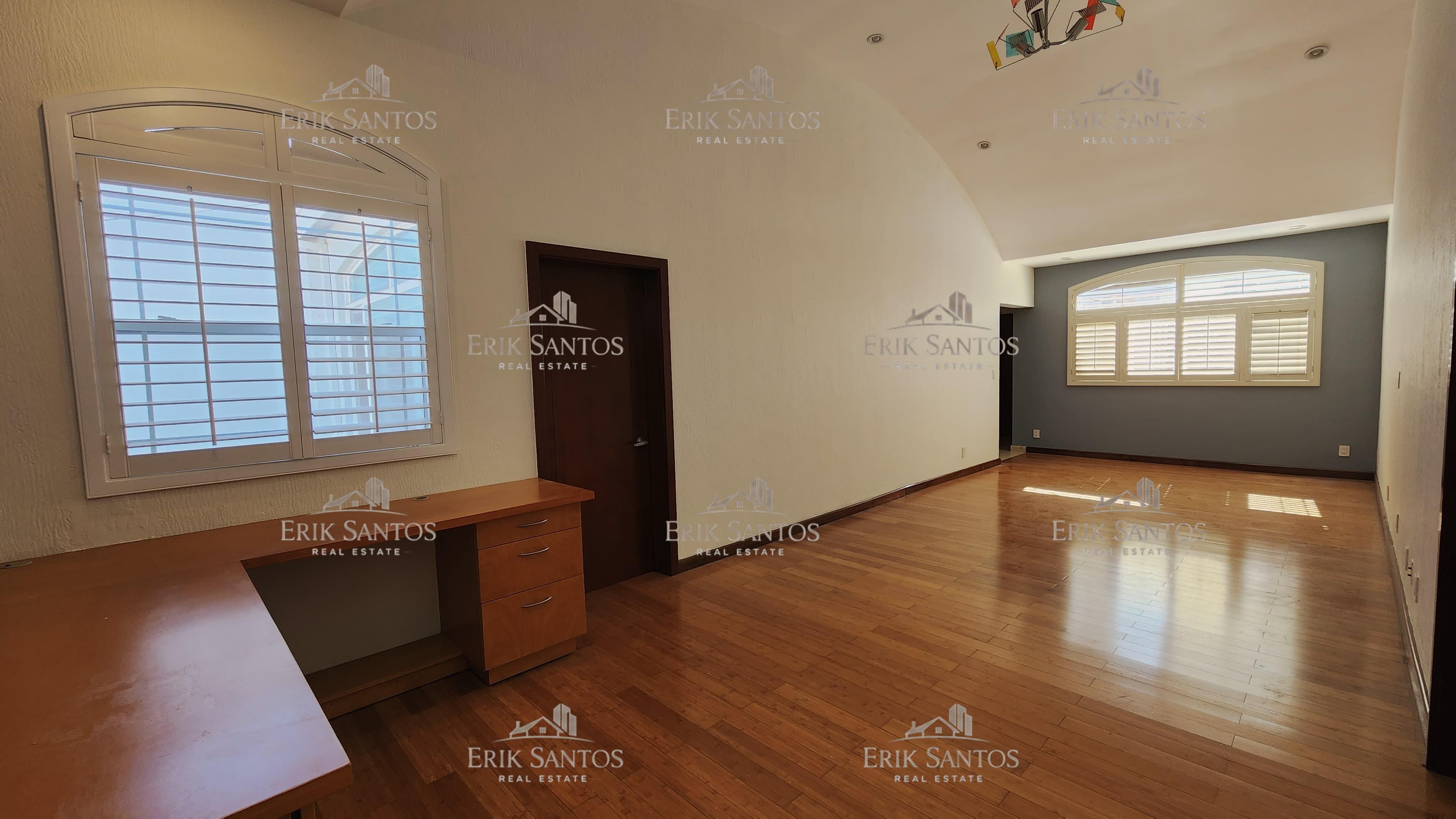 Extraordinaria "CASA EN VENTA" en el fracc. Las Palmas dentro de la ZONA DORADA de Tijuana