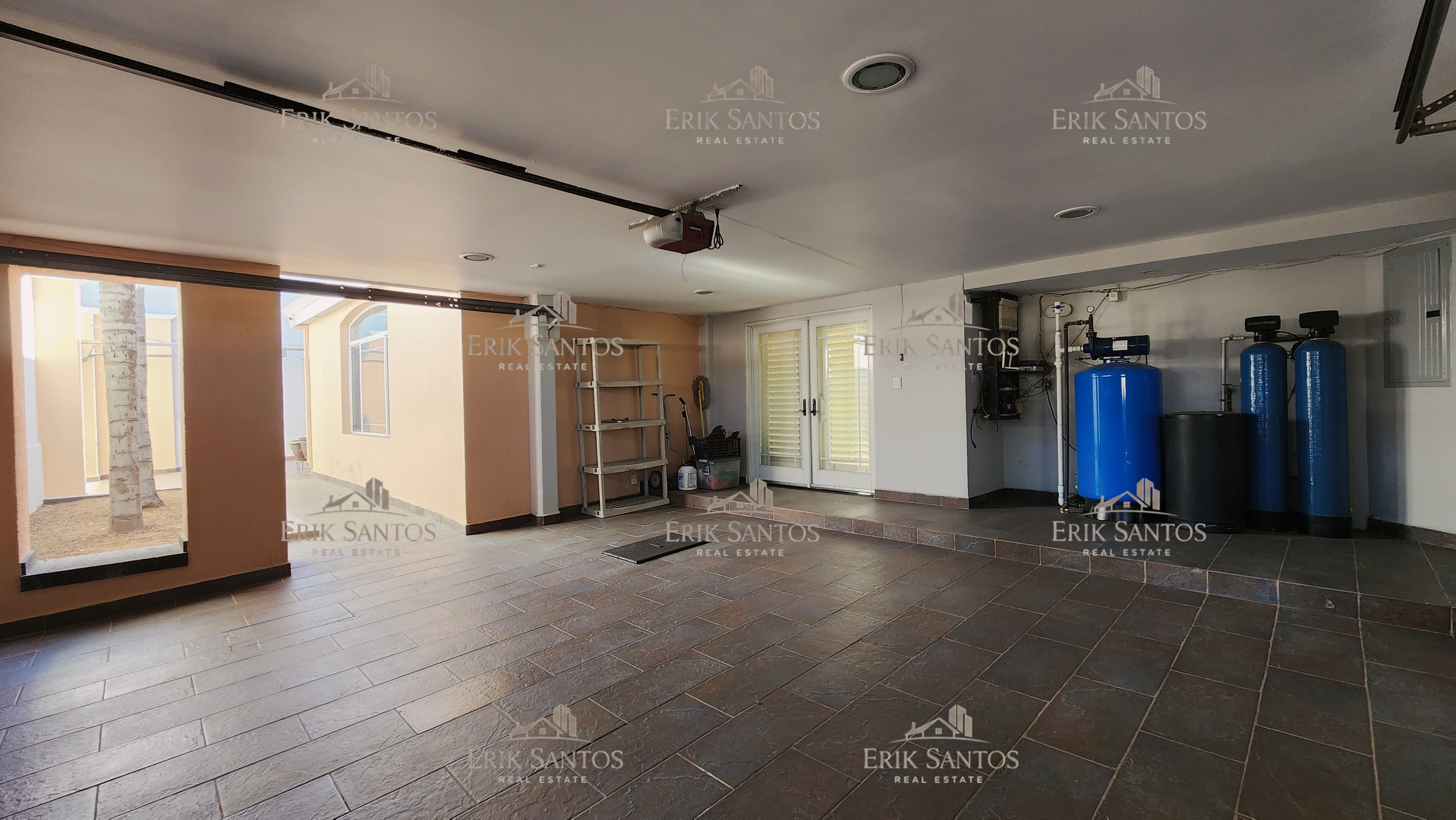 Extraordinaria "CASA EN VENTA" en el fracc. Las Palmas dentro de la ZONA DORADA de Tijuana