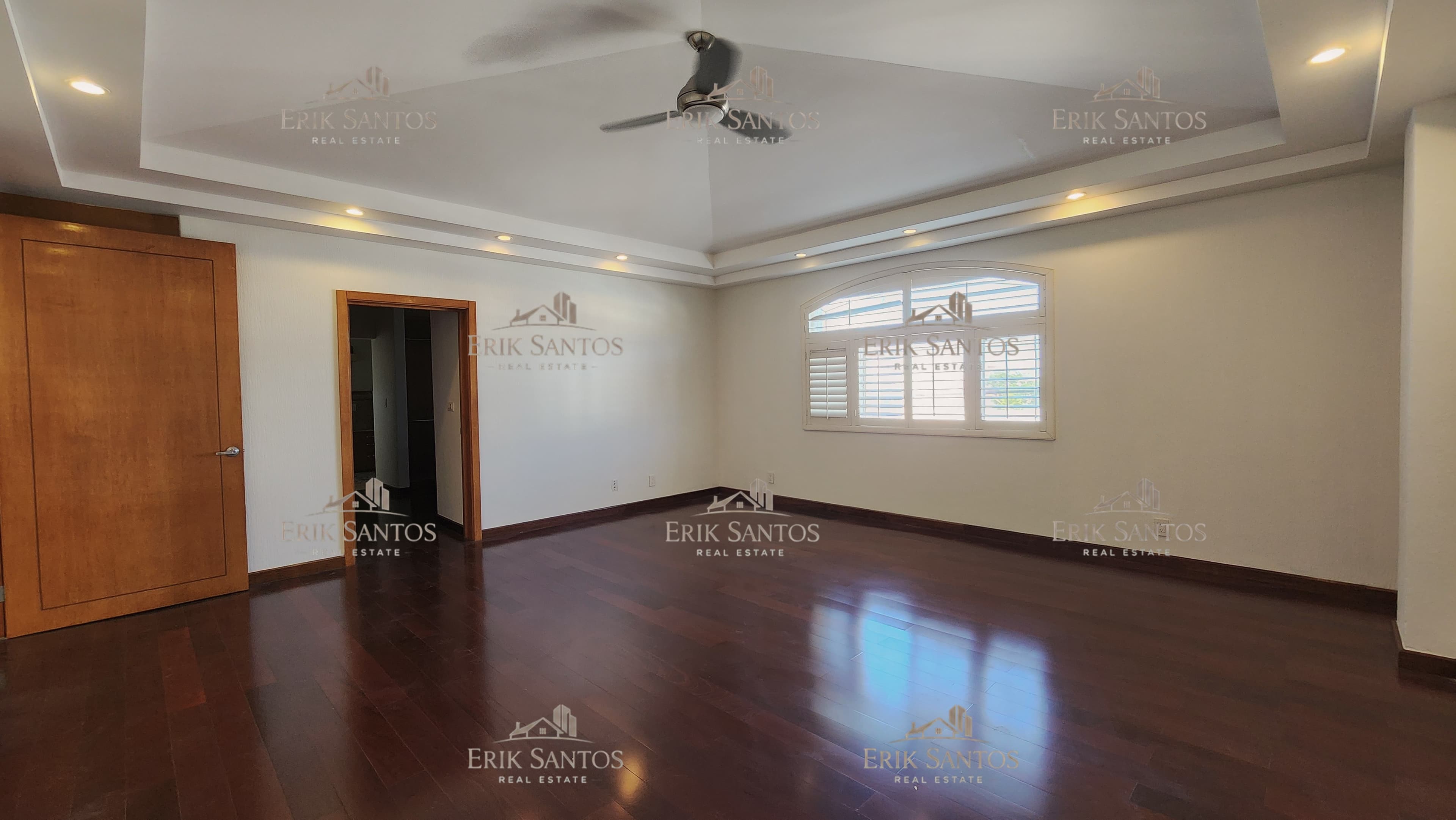 Extraordinaria "CASA EN VENTA" en el fracc. Las Palmas dentro de la ZONA DORADA de Tijuana