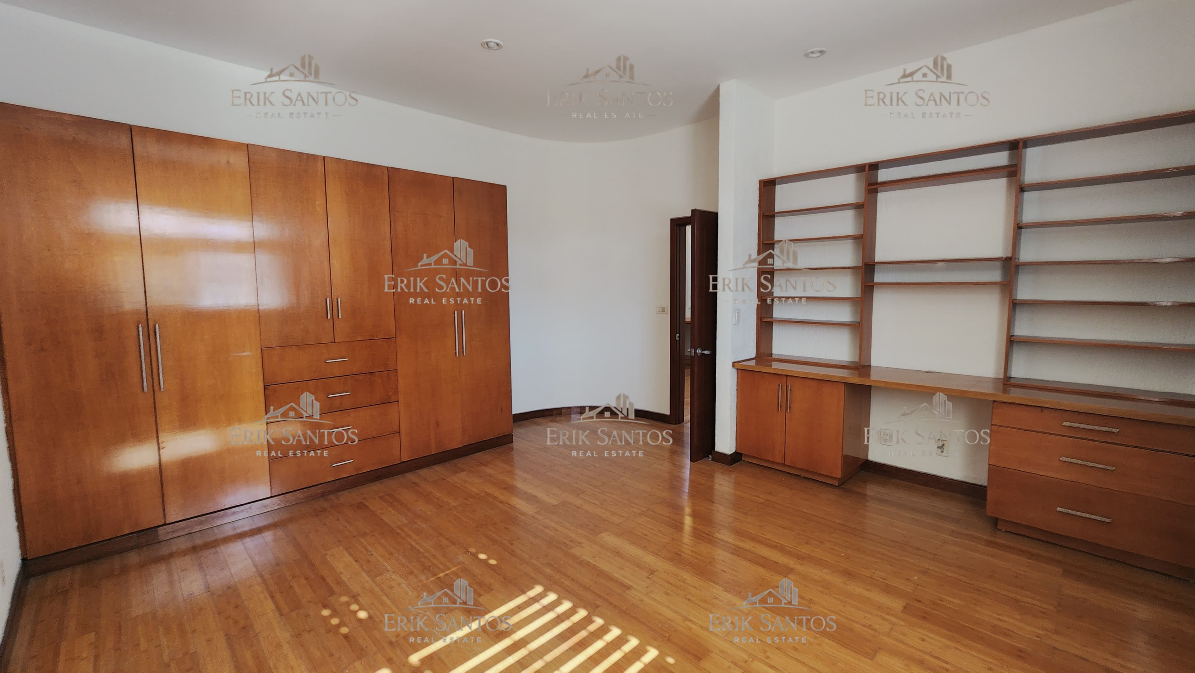 Extraordinaria "CASA EN VENTA" en el fracc. Las Palmas dentro de la ZONA DORADA de Tijuana