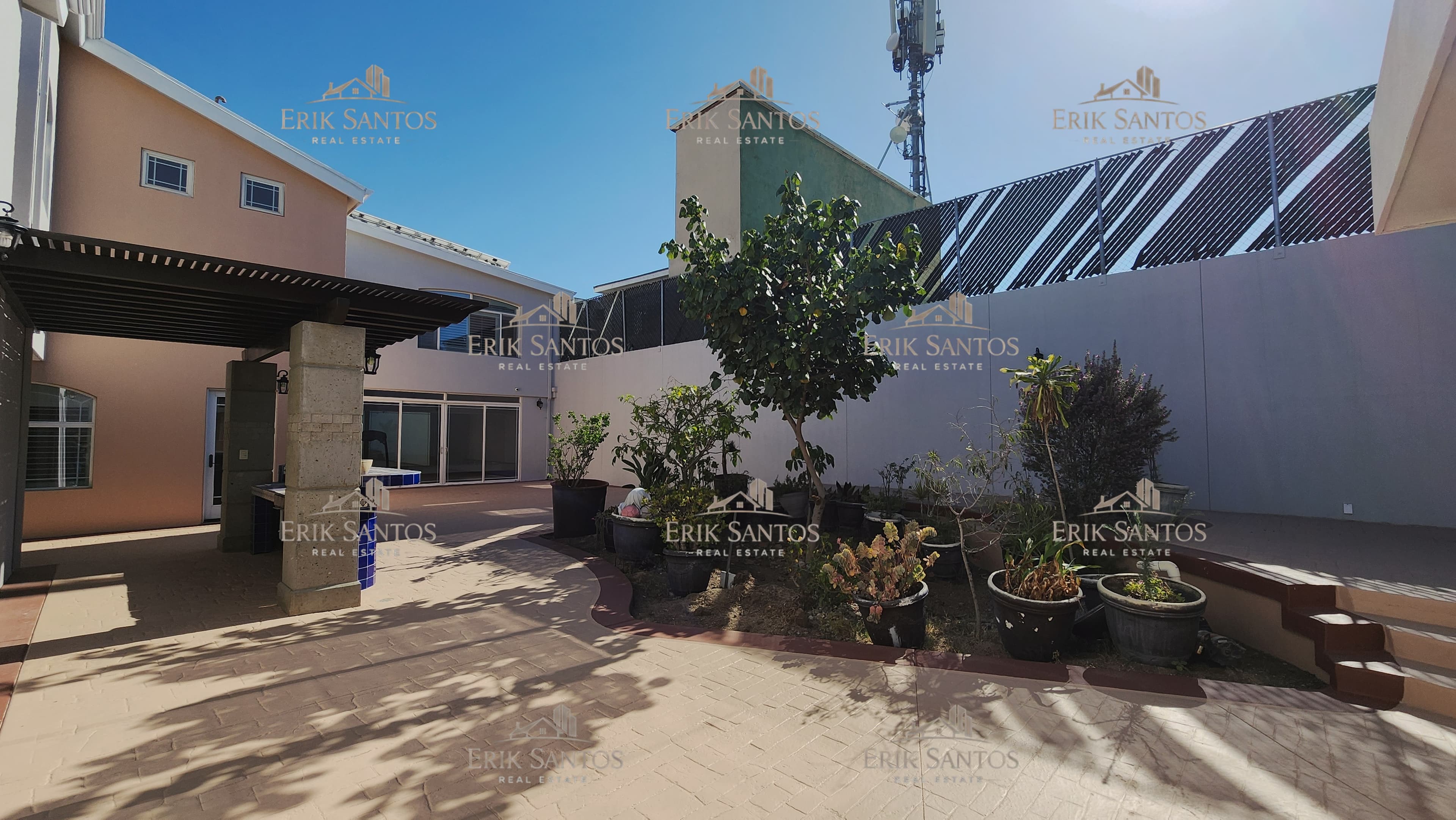 Extraordinaria "CASA EN VENTA" en el fracc. Las Palmas dentro de la ZONA DORADA de Tijuana