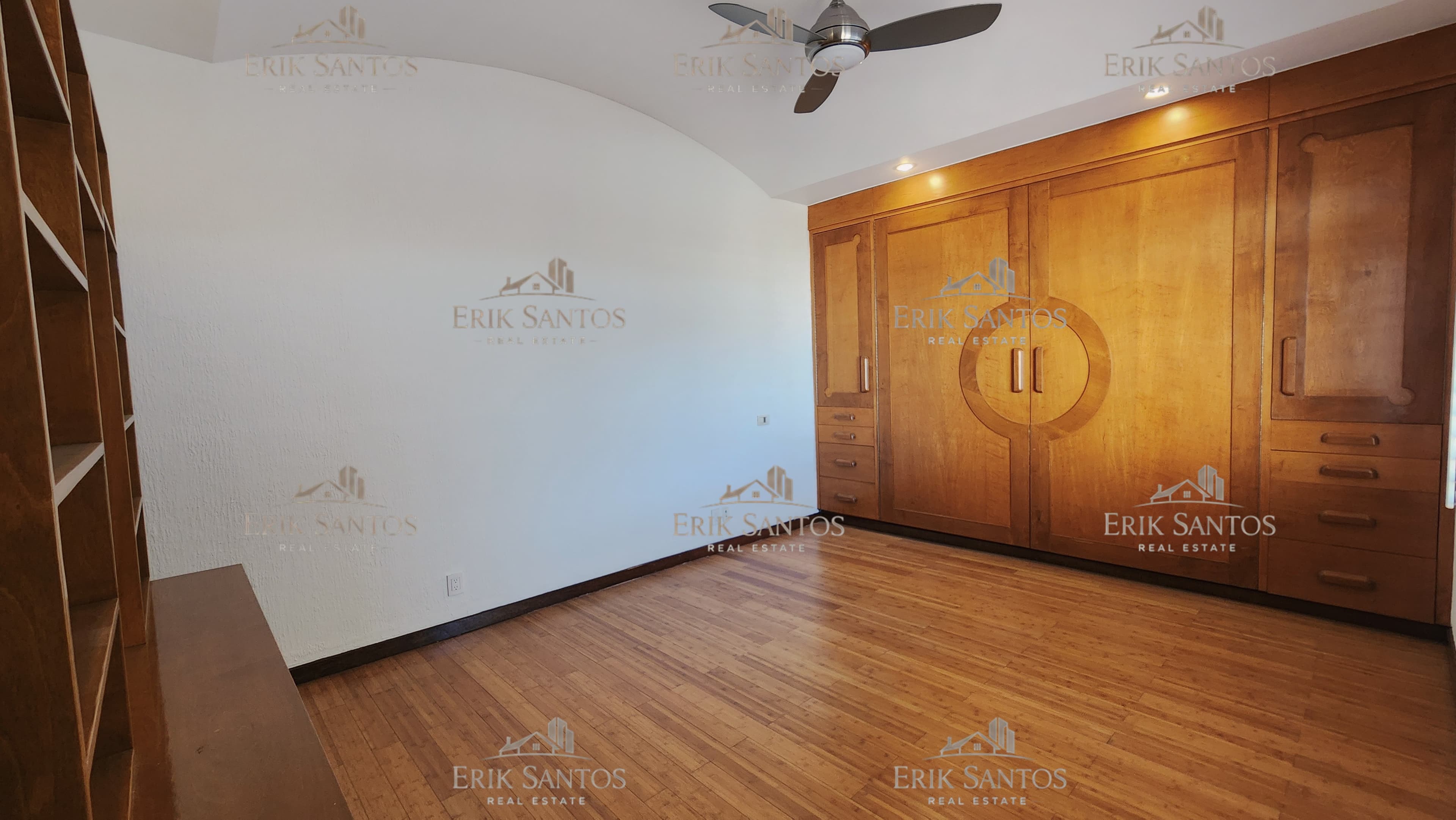 Extraordinaria "CASA EN VENTA" en el fracc. Las Palmas dentro de la ZONA DORADA de Tijuana