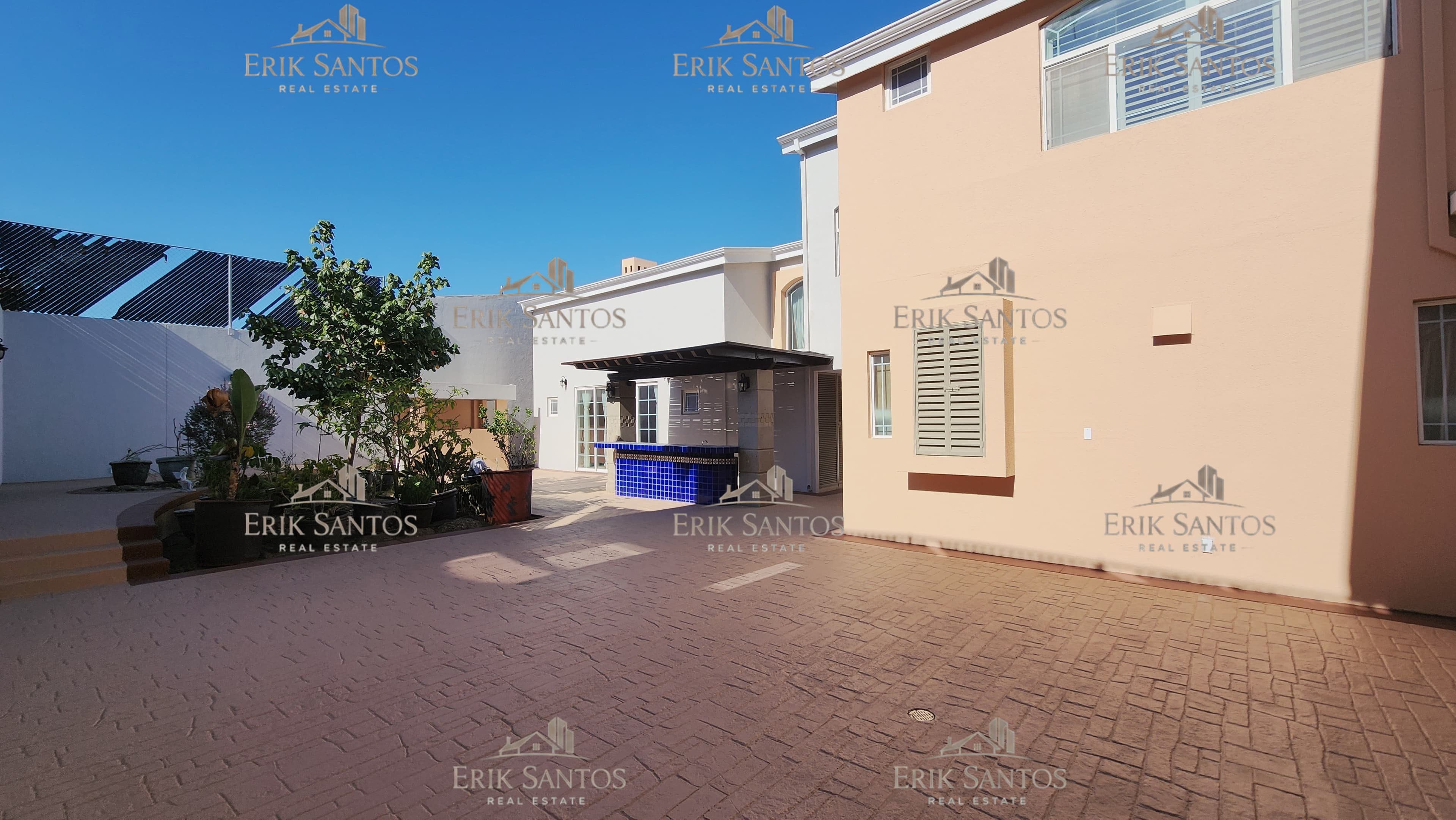 Extraordinaria "CASA EN VENTA" en el fracc. Las Palmas dentro de la ZONA DORADA de Tijuana