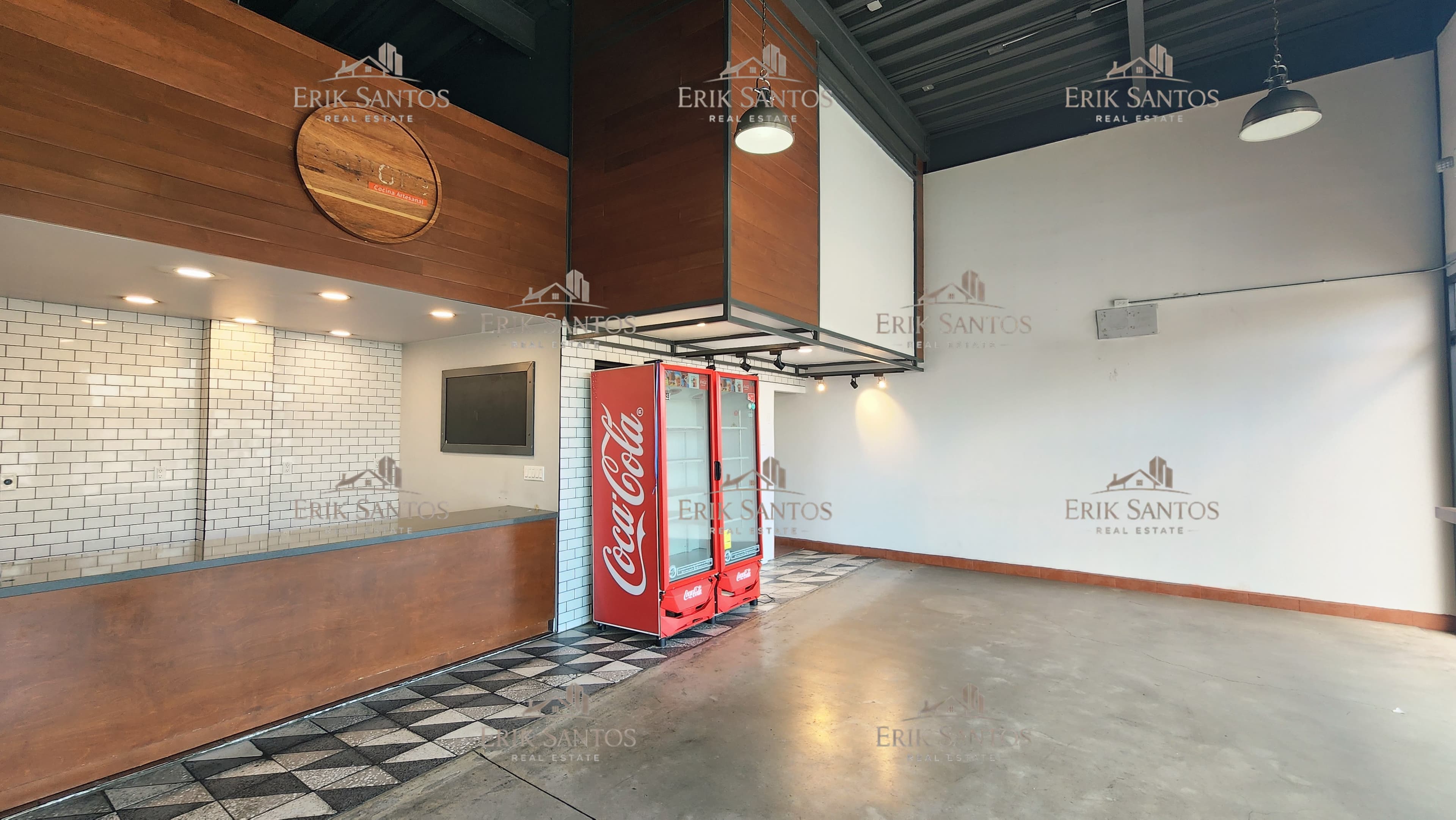 Local comercial "EN RENTA" en Quinta Astoria 55M2, Zona Dorada
