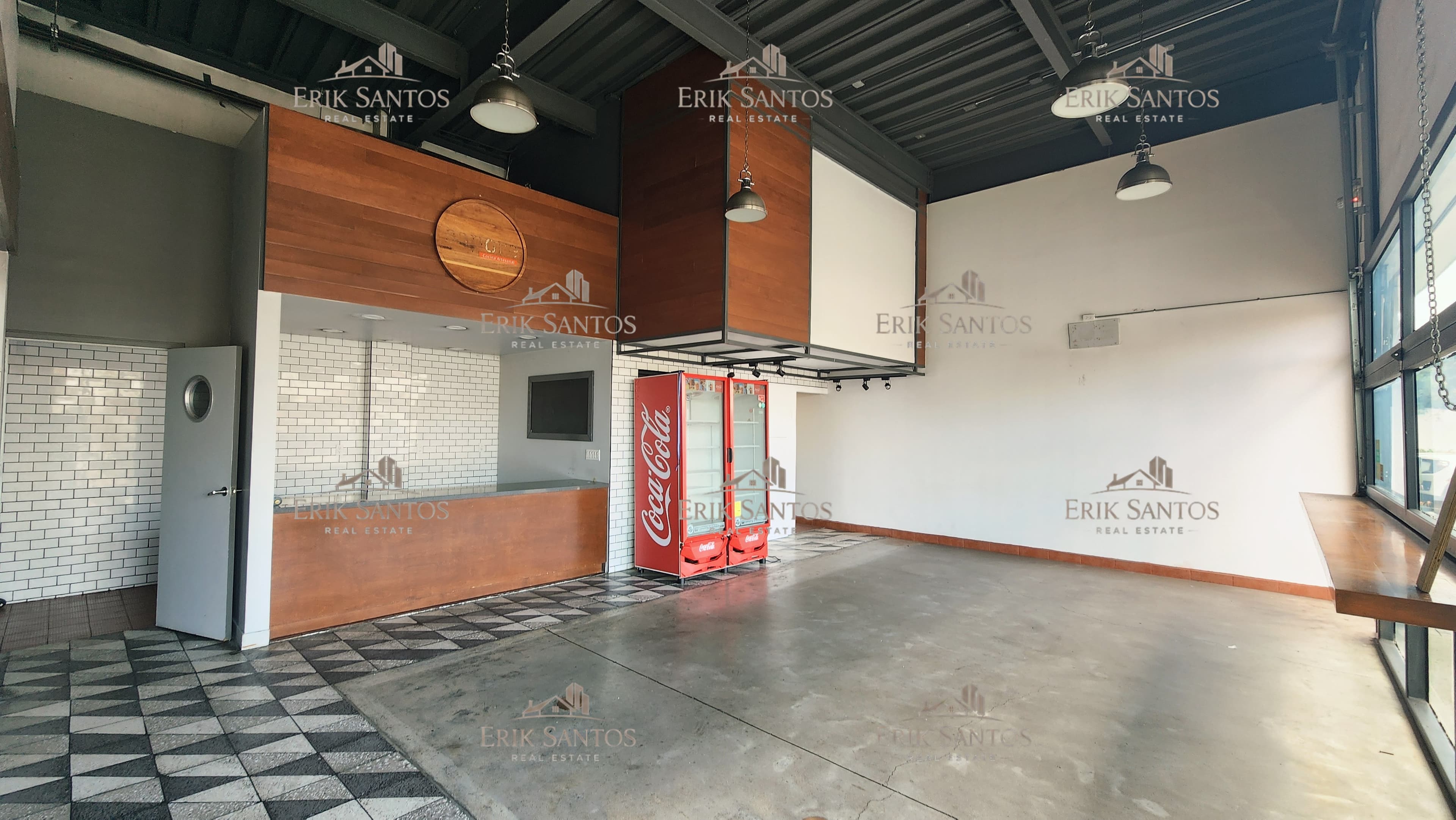 Local comercial "EN RENTA" en Quinta Astoria 55M2, Zona Dorada