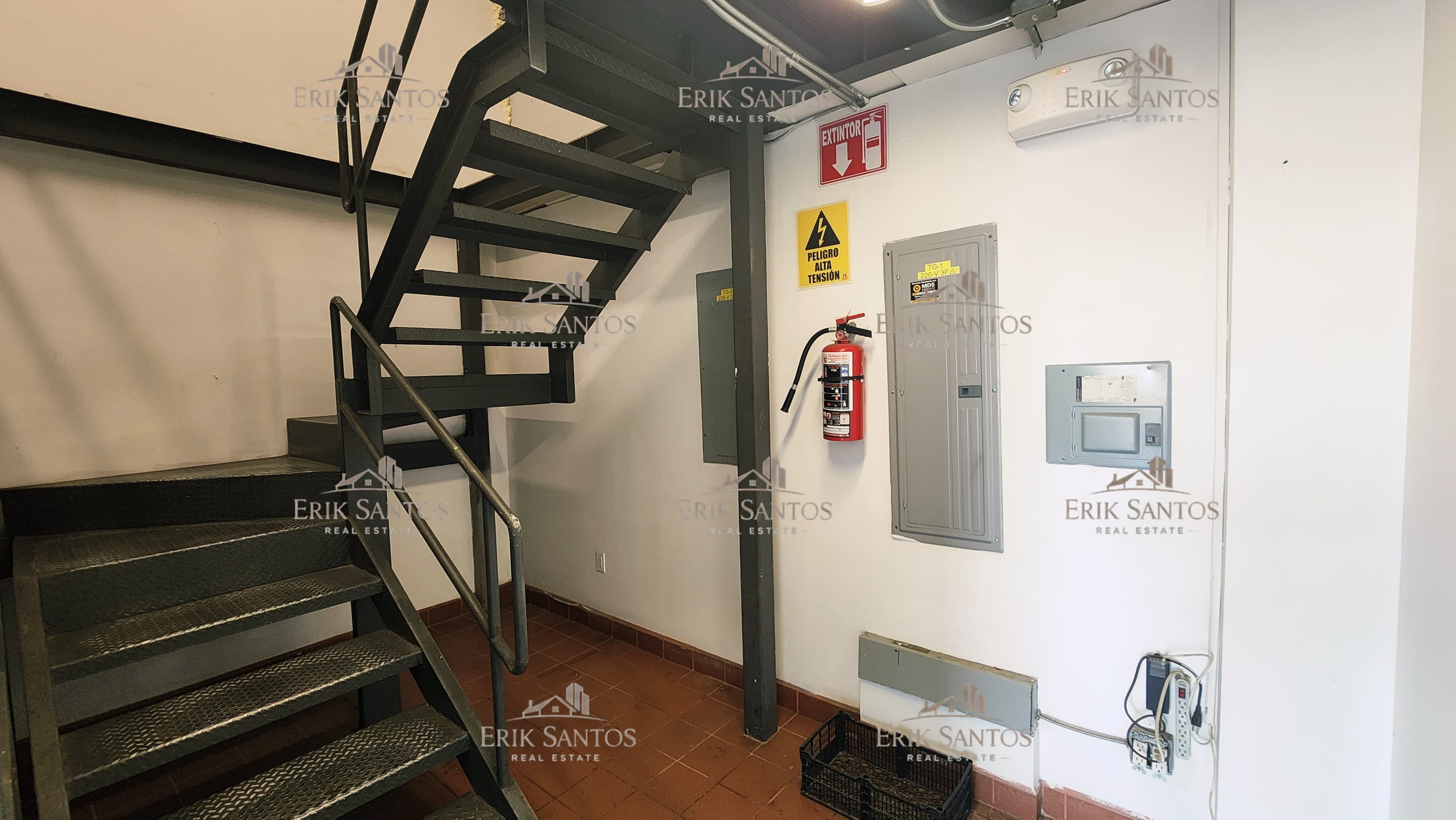Local comercial "EN RENTA" en Quinta Astoria 55M2, Zona Dorada