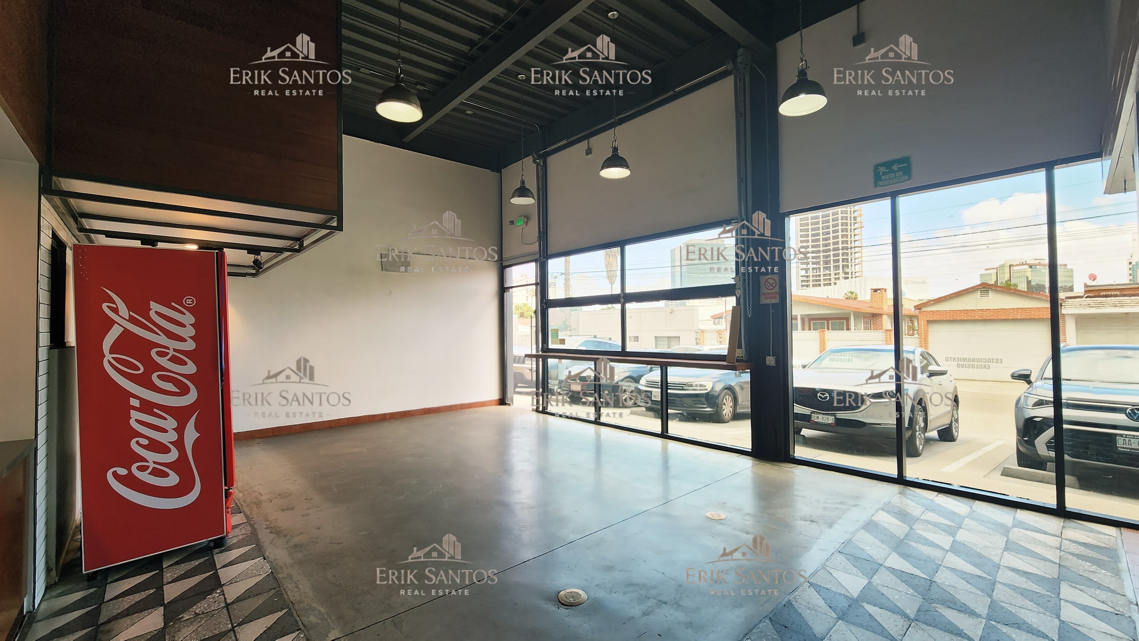 Local comercial "EN RENTA" en Quinta Astoria 55M2, Zona Dorada