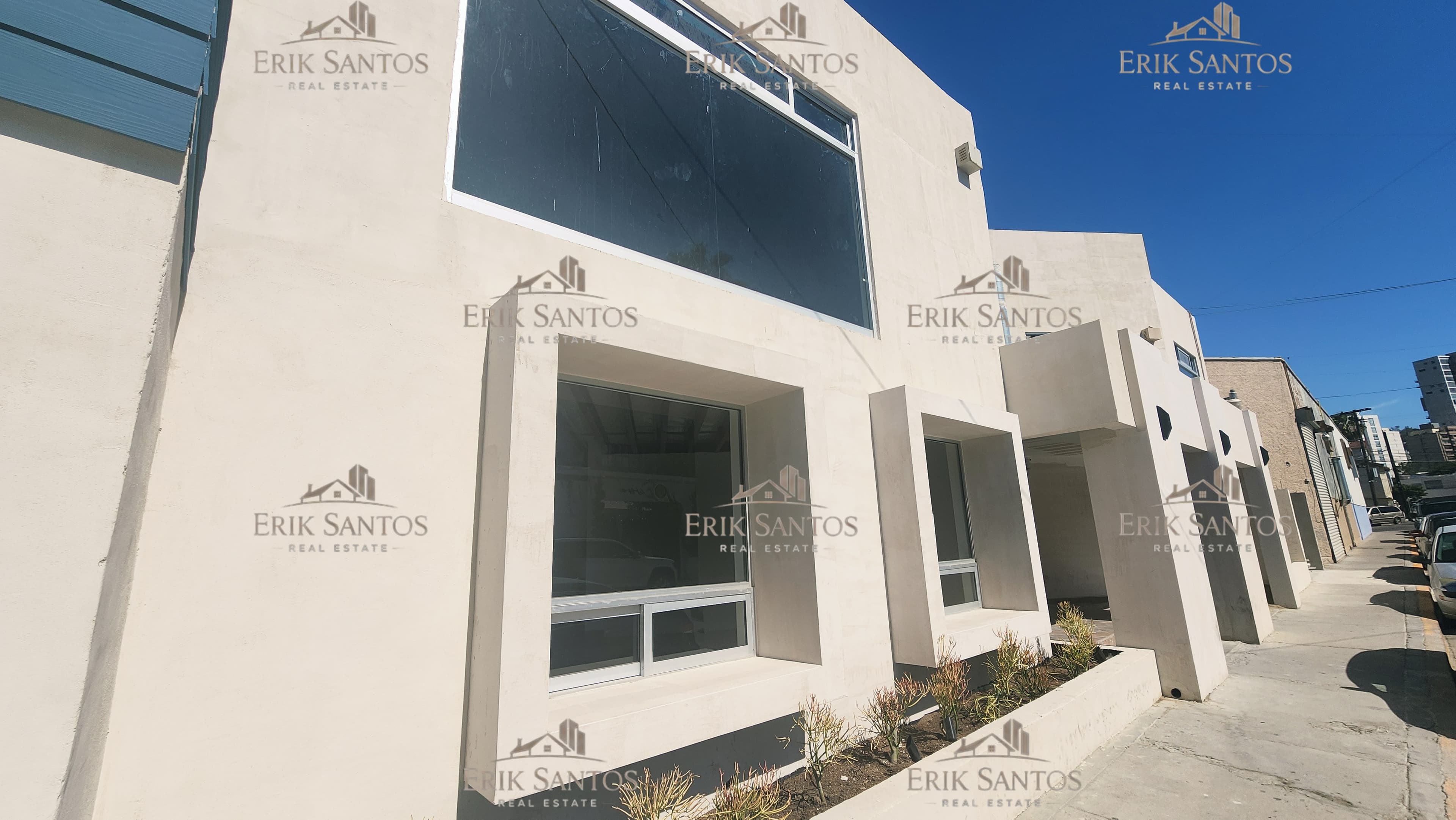 Local Comercial de 45M2 en "RENTA" en ZONA DORADA