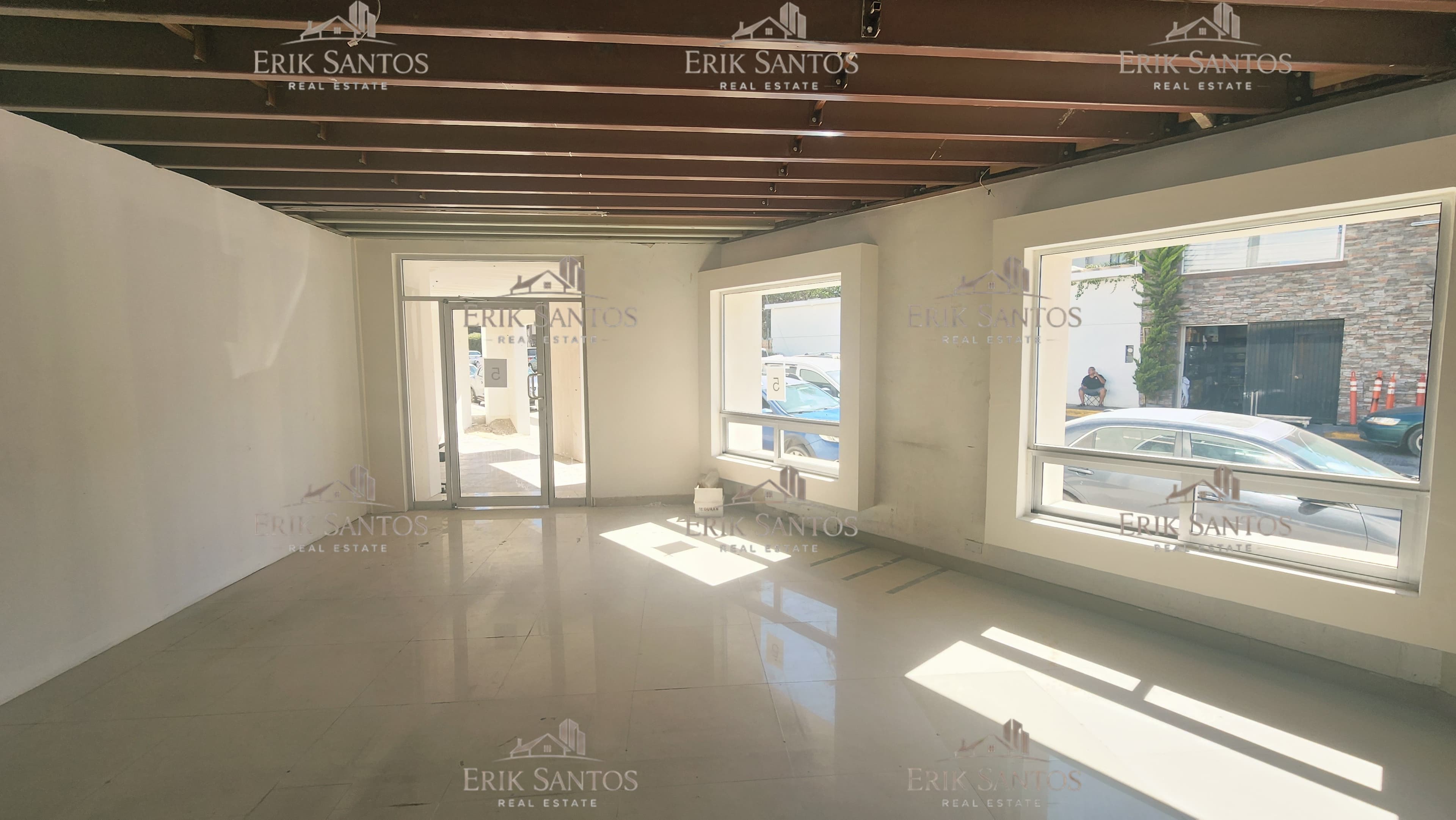 Local Comercial de 45M2 en "RENTA" en ZONA DORADA