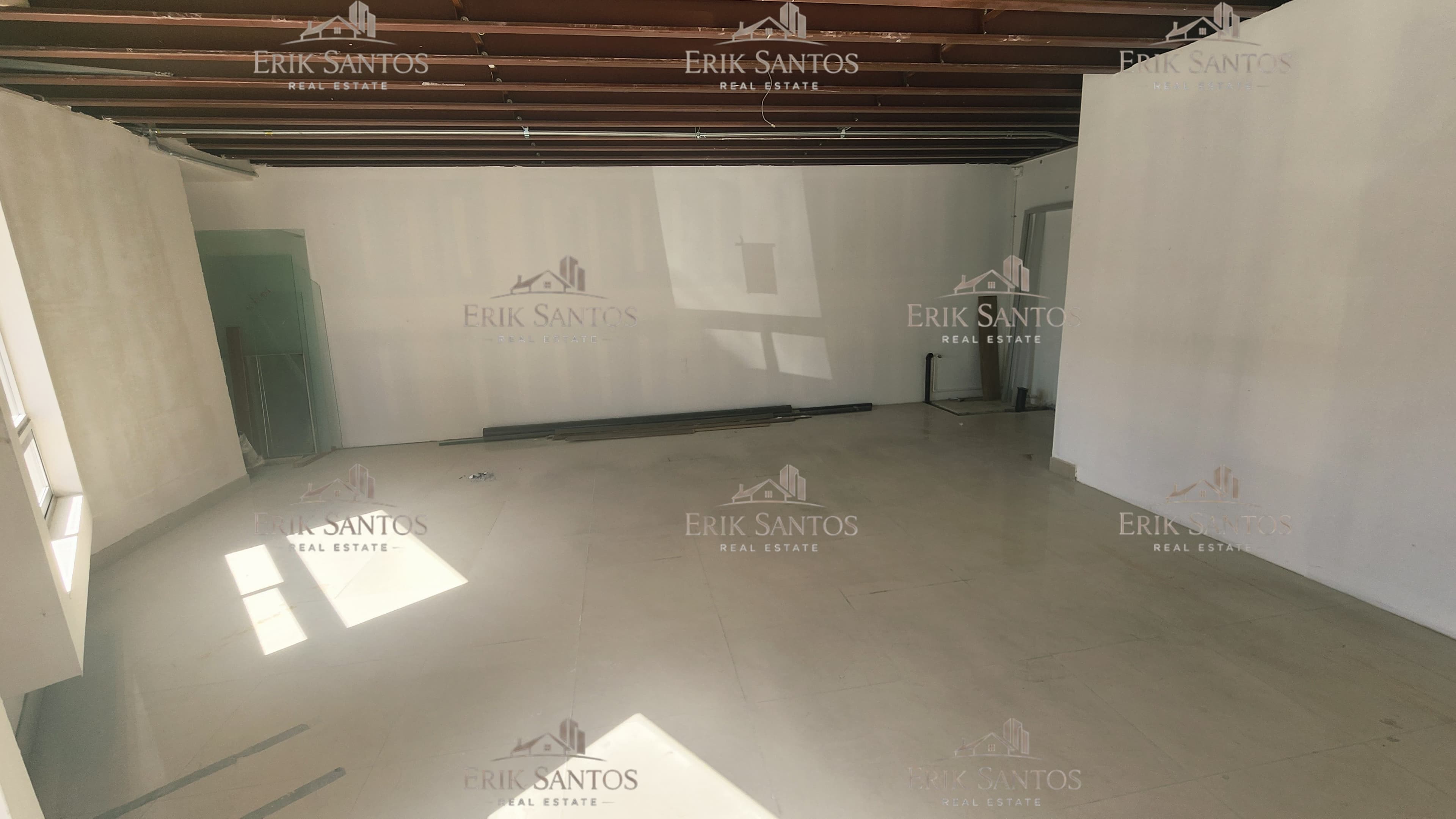 Local Comercial de 45M2 en "RENTA" en ZONA DORADA