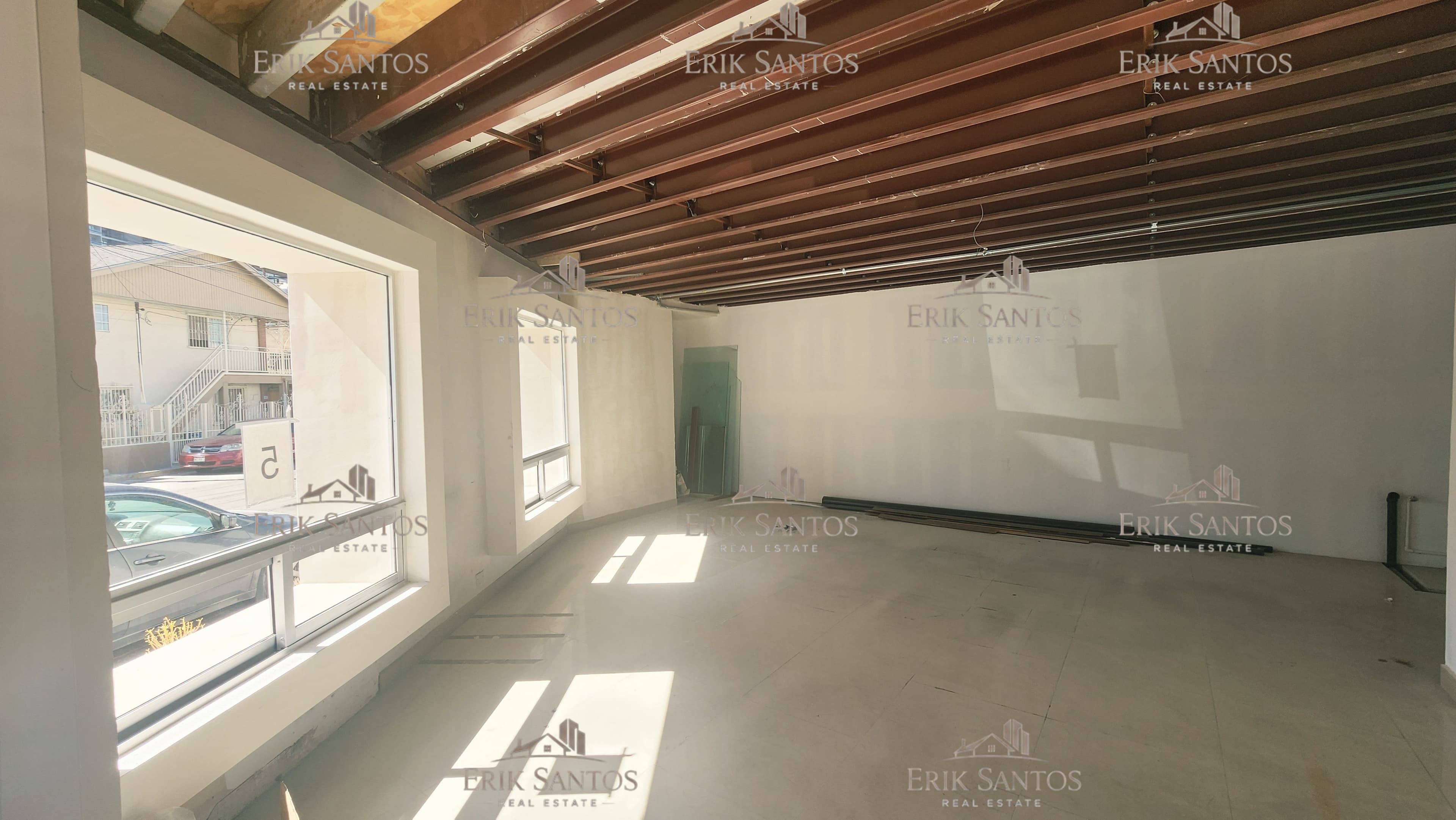 Local Comercial de 45M2 en "RENTA" en ZONA DORADA