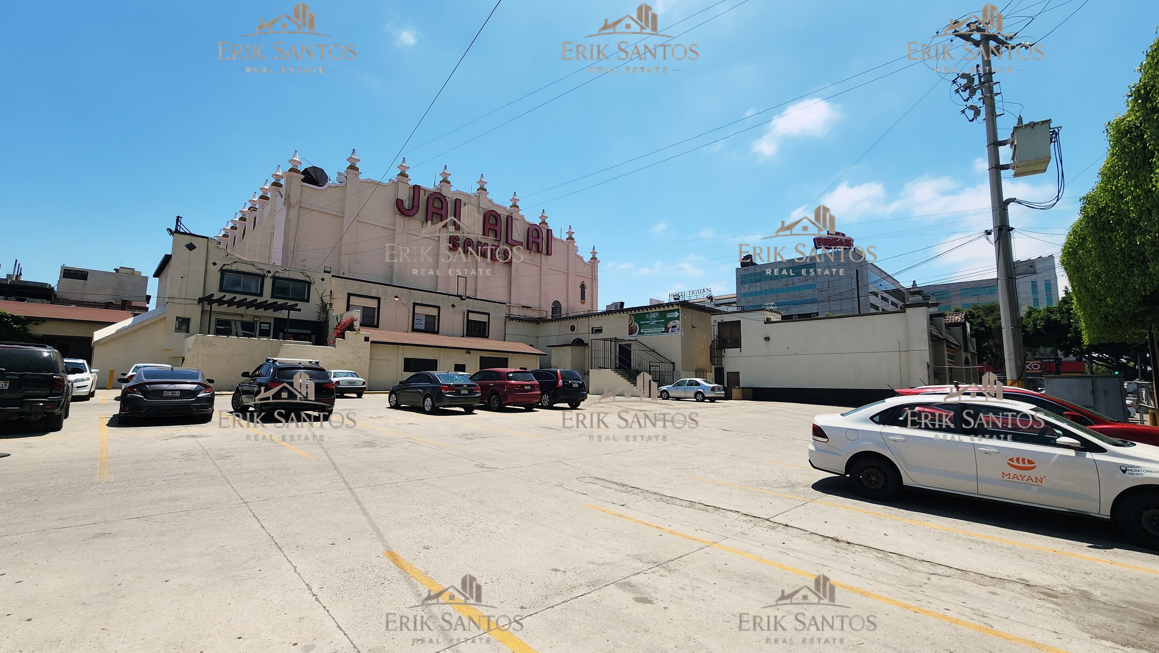Local y/o Bodega Comercial "EN RENTA" de 980M2 Zona Centro en el majestuoso Jai-Alai