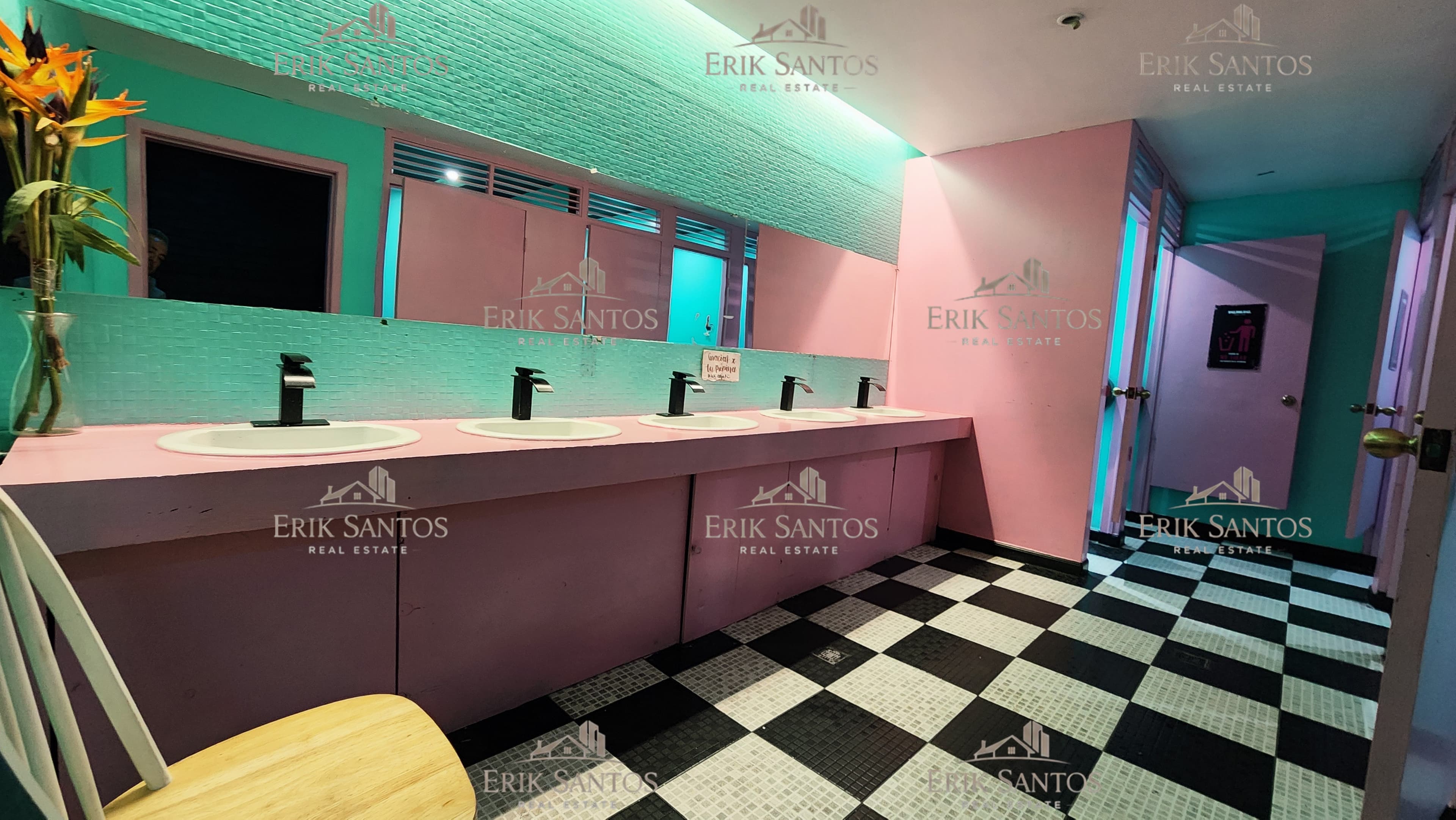 Local y/o Bodega Comercial "EN RENTA" de 980M2 Zona Centro en el majestuoso Jai-Alai