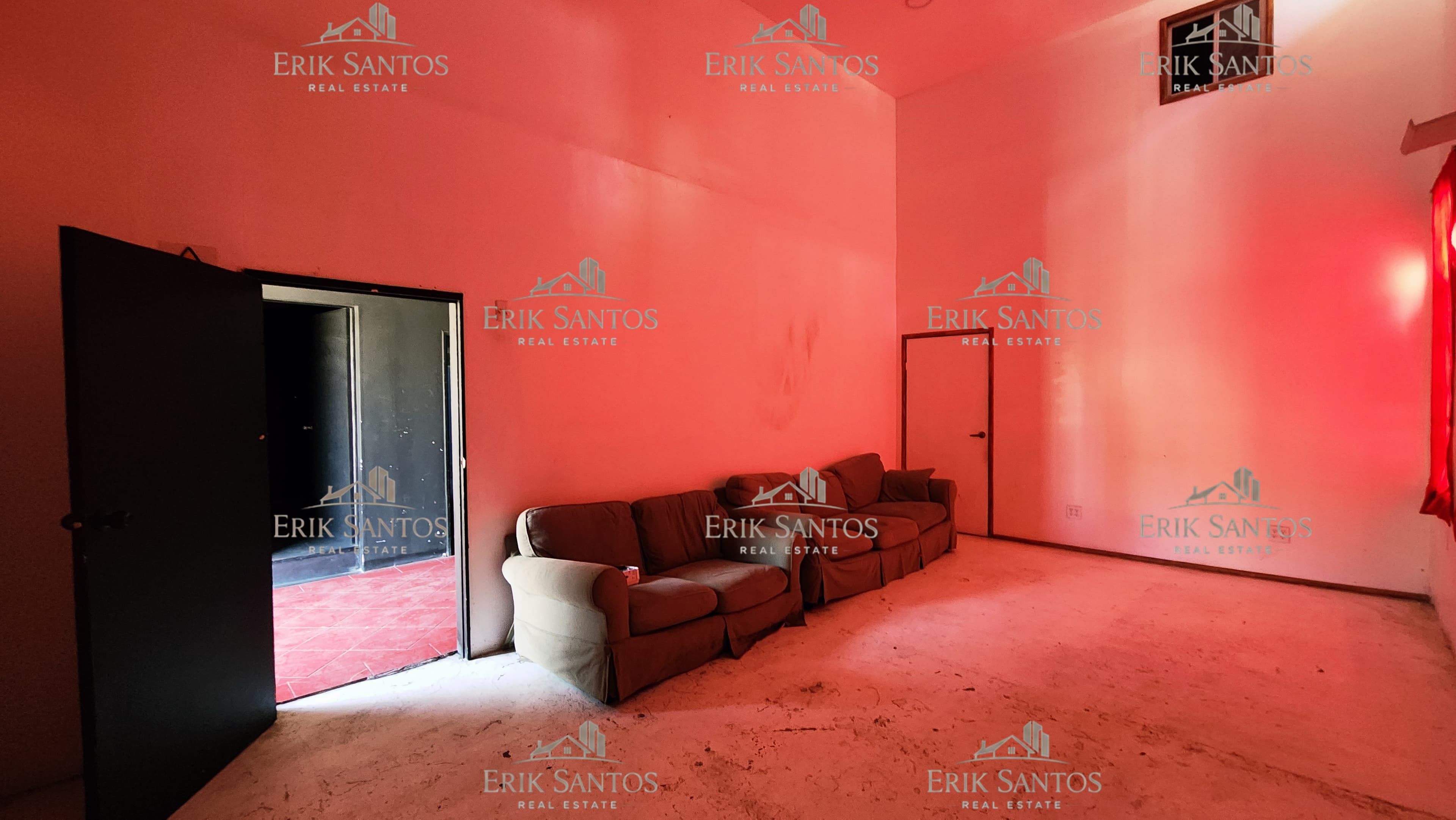 Local y/o Bodega Comercial "EN RENTA" de 980M2 Zona Centro en el majestuoso Jai-Alai