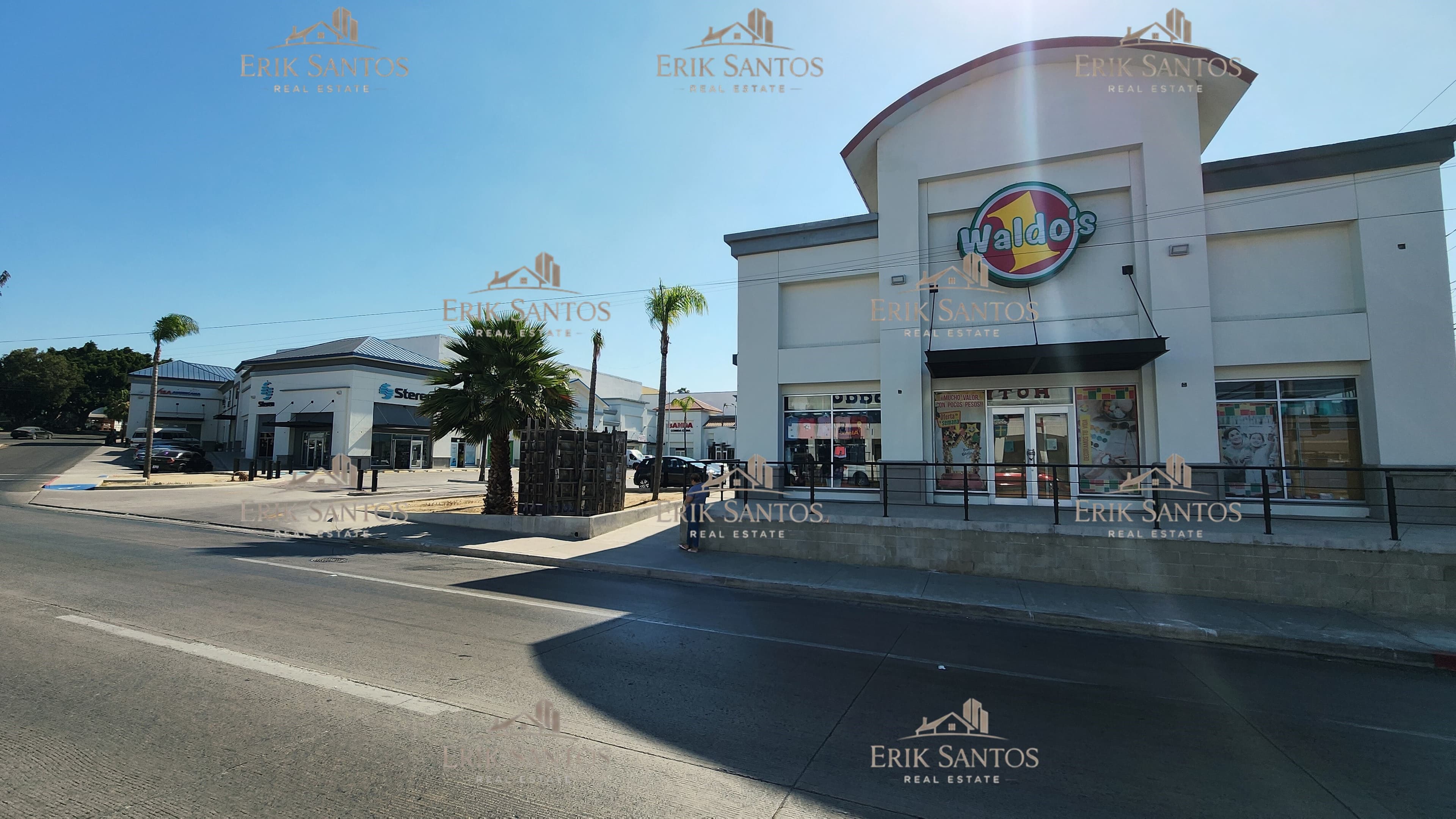 Plaza Aeropuerto SOLO QUEDAN 6 LOCALES disponibles