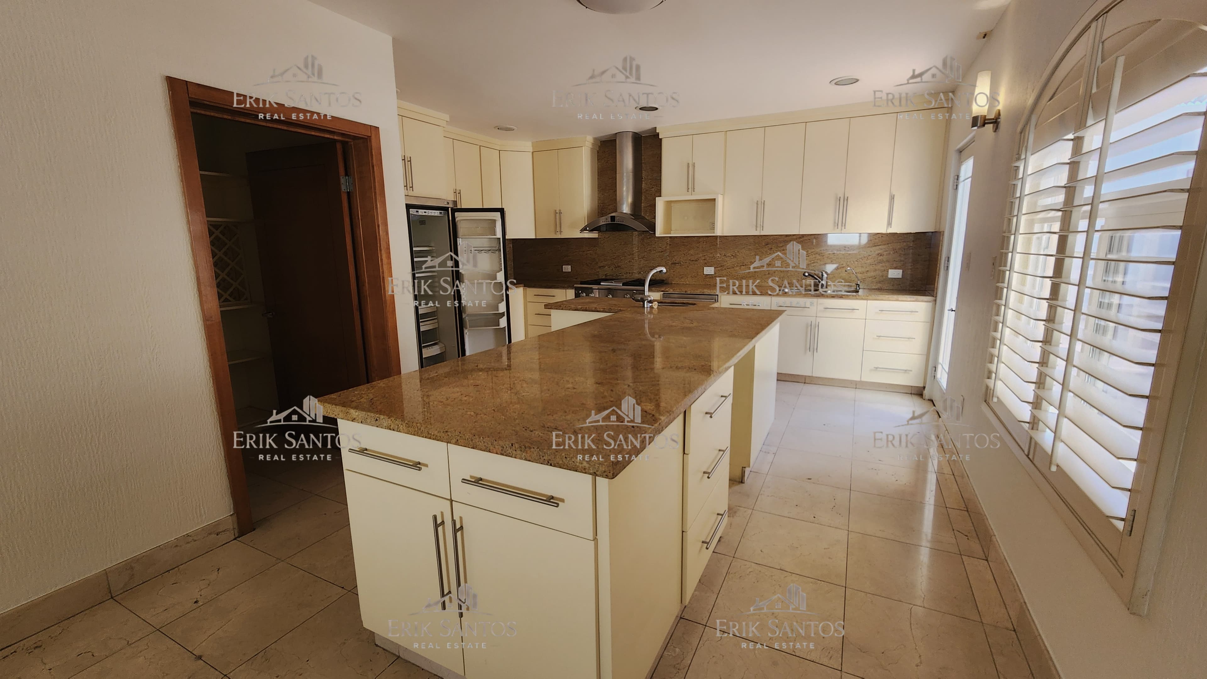 Hermosa casa en RENTA en fraccionamiento Las Palmas